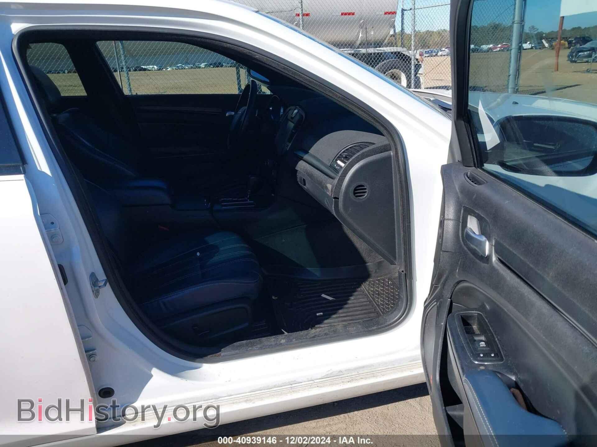 2014 CHRYSLER 300 - VIN: 2C3CCABT0EH260990 - Фото 5