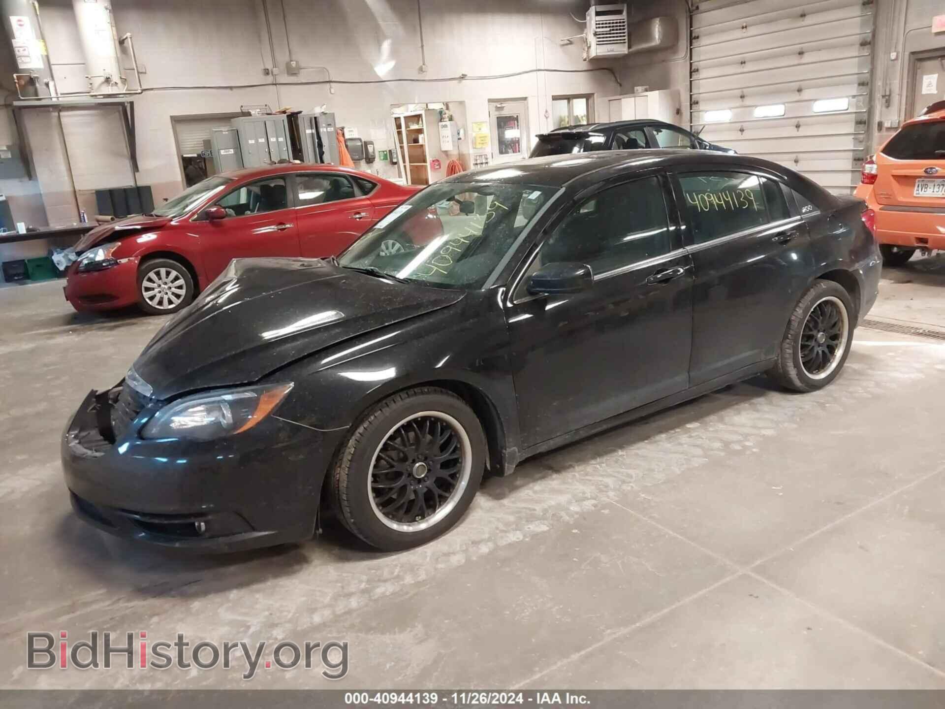 2013 CHRYSLER 200 - VIN: 1C3CCBBG8DN717074 - Фото 2