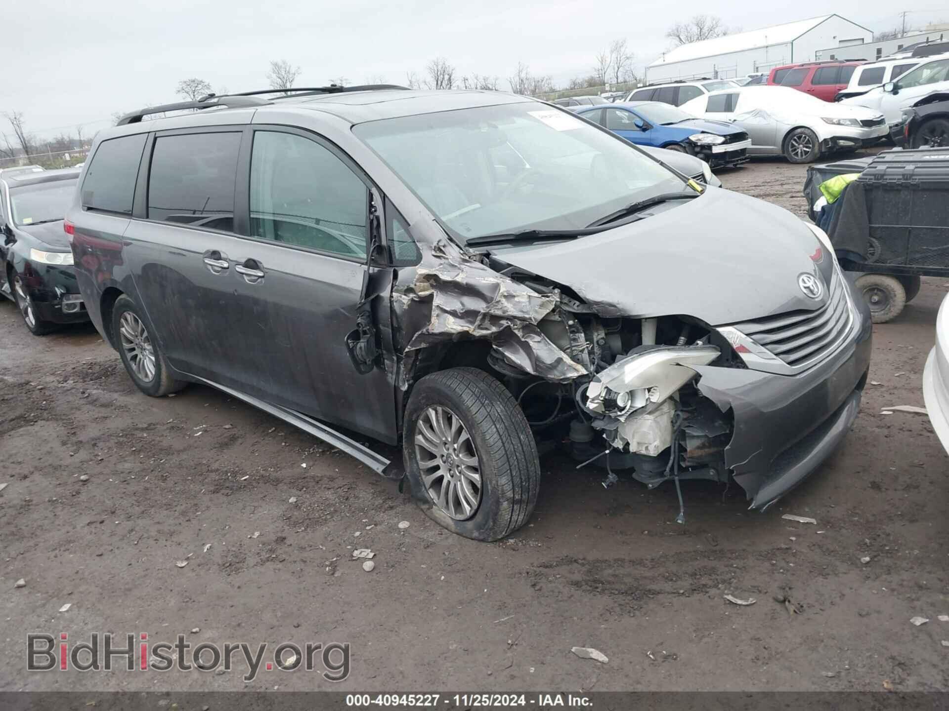 Photo 5TDYK3DC0BS077437 - TOYOTA SIENNA 2011