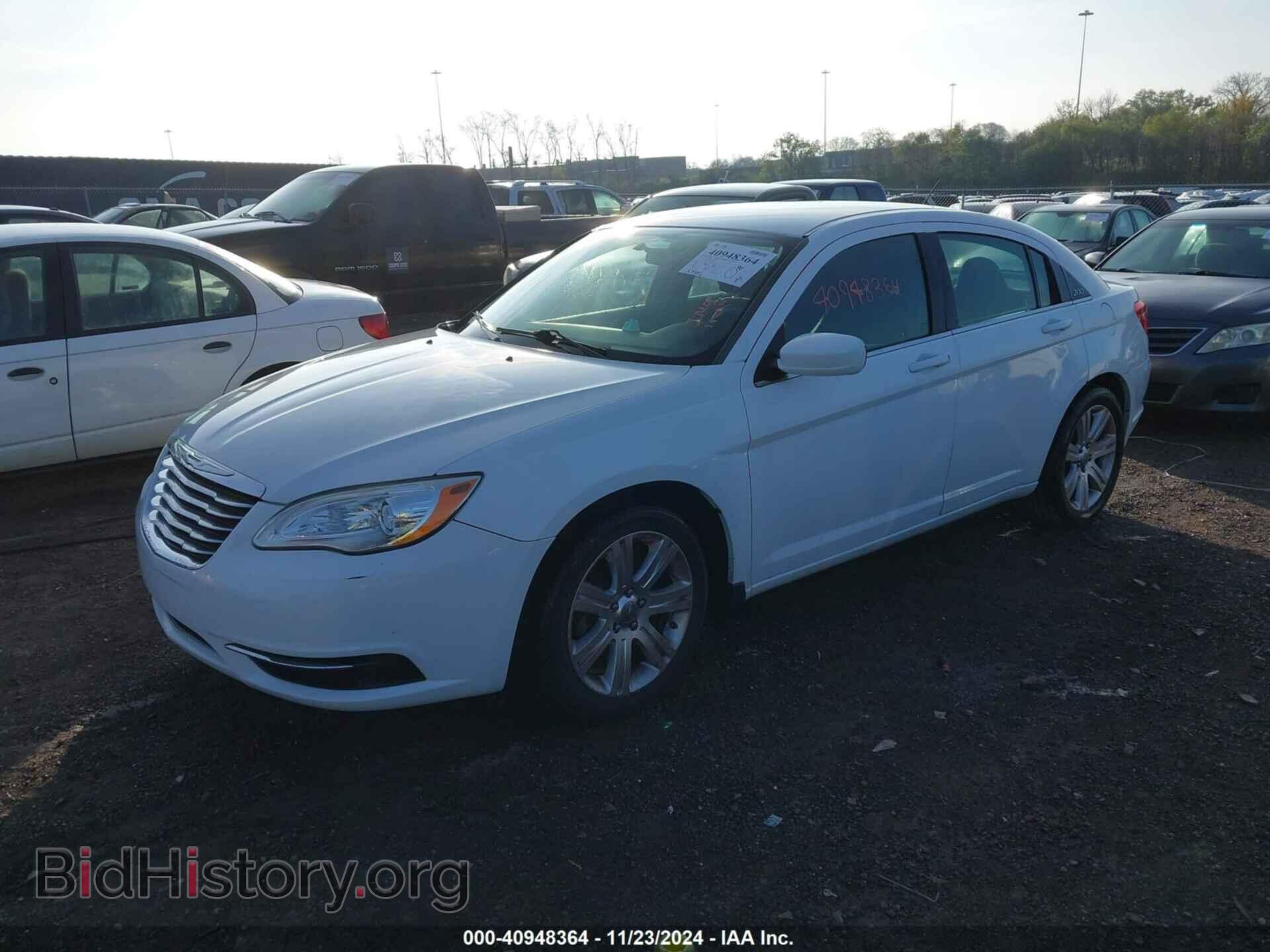 2012 CHRYSLER 200 - VIN: 1C3CCBAB8CN179819 - Photo 2