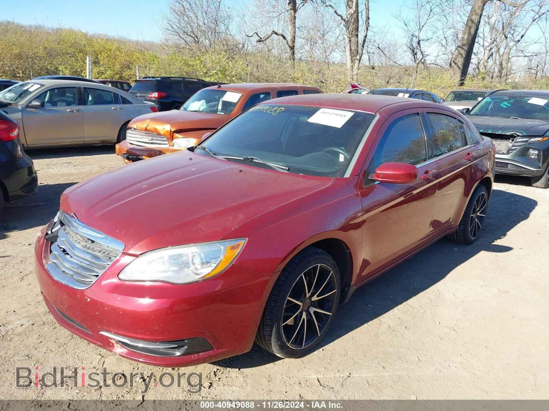 2013 CHRYSLER 200 - VIN: 1C3CCBAG0DN767517 - Фото 2