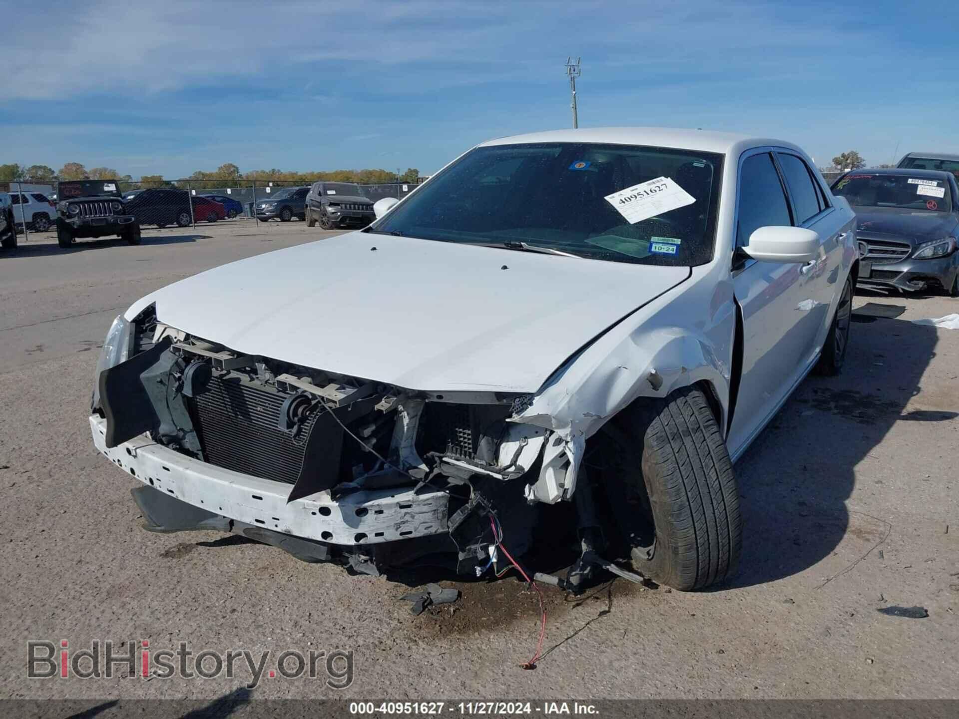 2018 CHRYSLER 300 - VIN: 2C3CCAAG5JH137345 - Фото 2