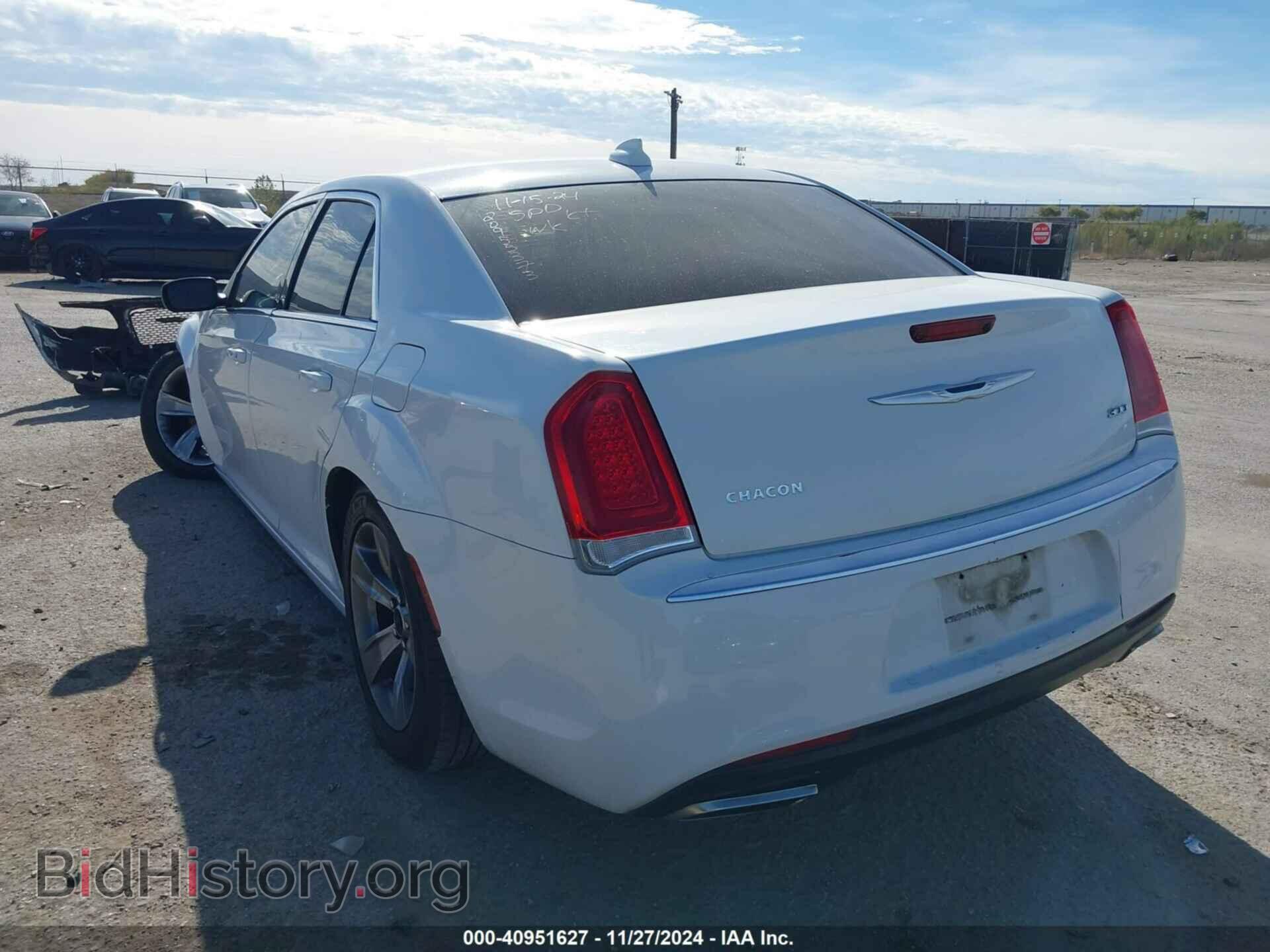 2018 CHRYSLER 300 - VIN: 2C3CCAAG5JH137345 - Фото 3