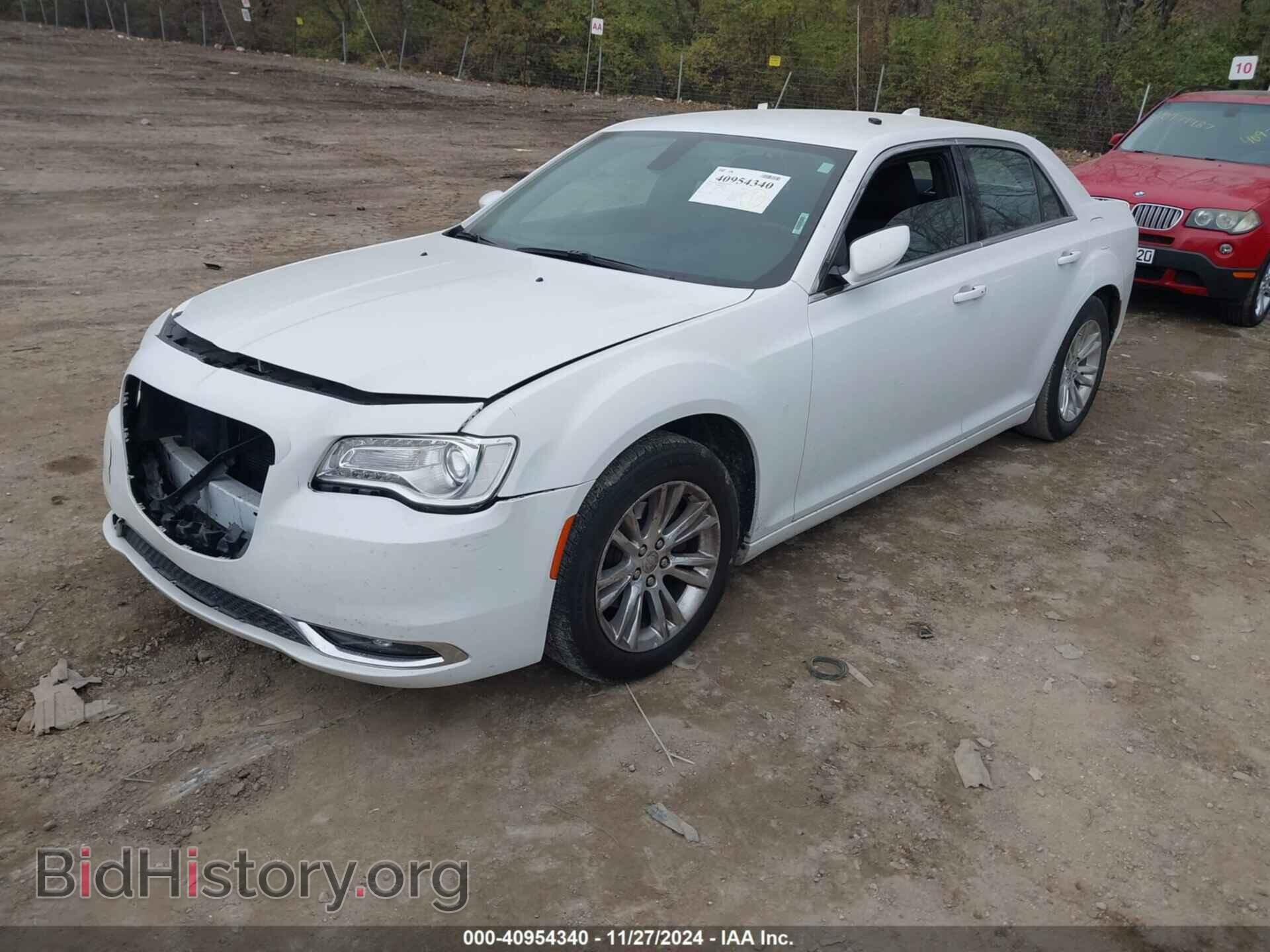 2019 CHRYSLER 300 - VIN: 2C3CCAAG9KH736962 - Фото 2