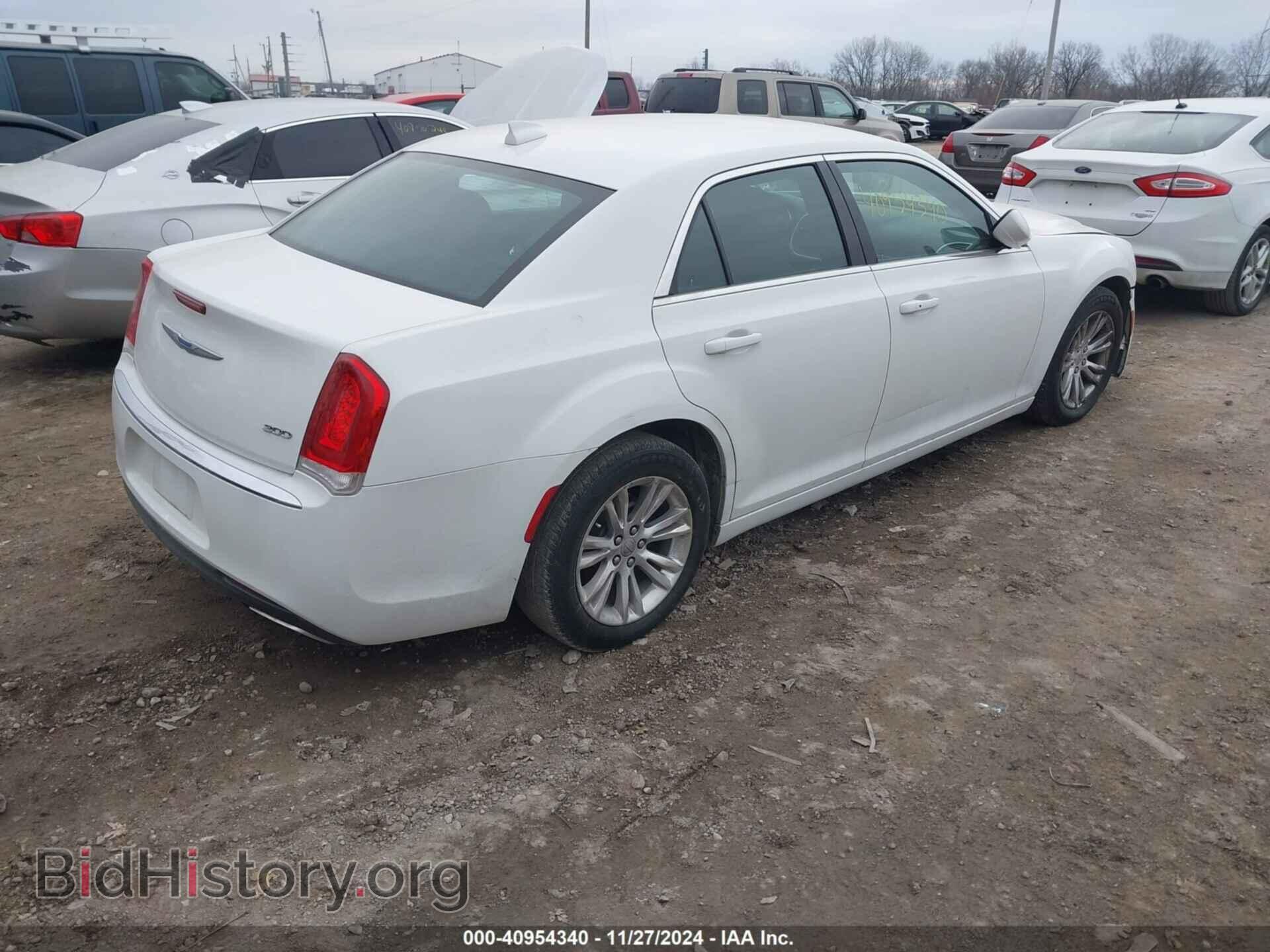 2019 CHRYSLER 300 - VIN: 2C3CCAAG9KH736962 - Фото 4