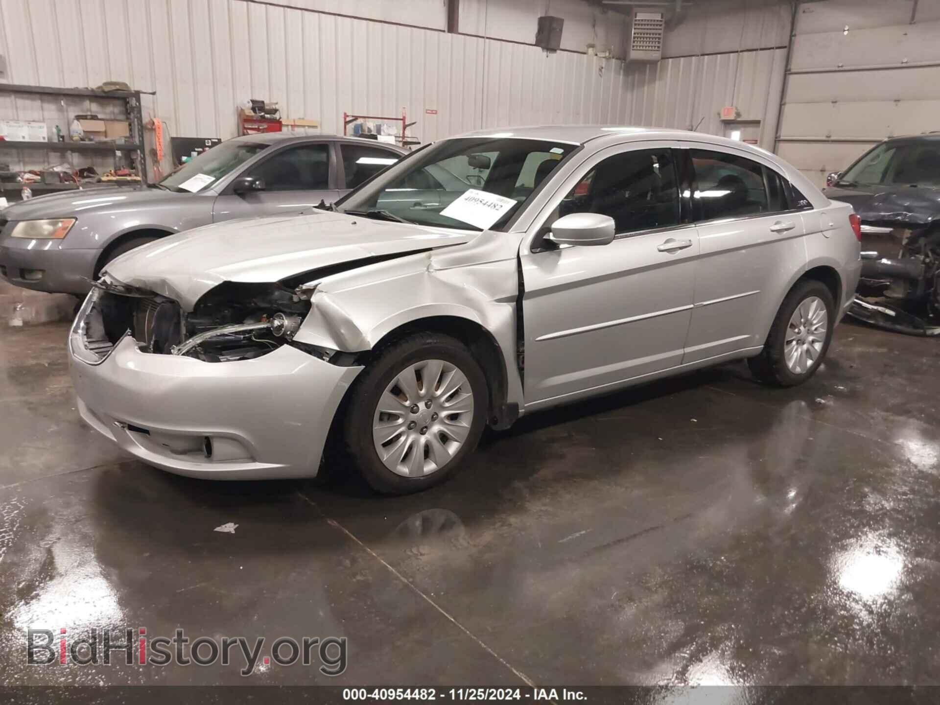 2011 CHRYSLER 200 - VIN: 1C3BC4FB9BN599457 - Фото 2