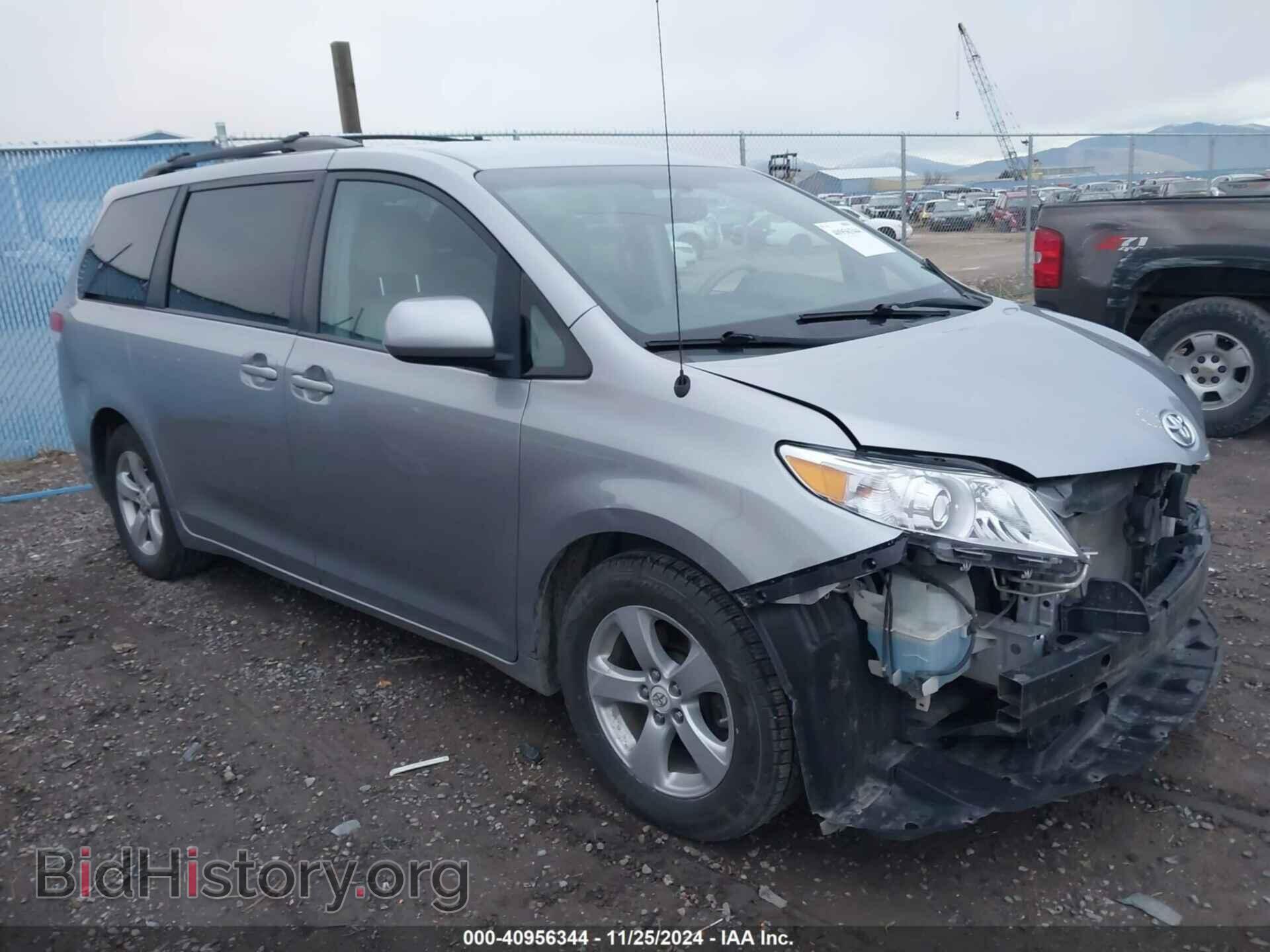 Photo 5TDKK3DC3BS029534 - TOYOTA SIENNA 2011