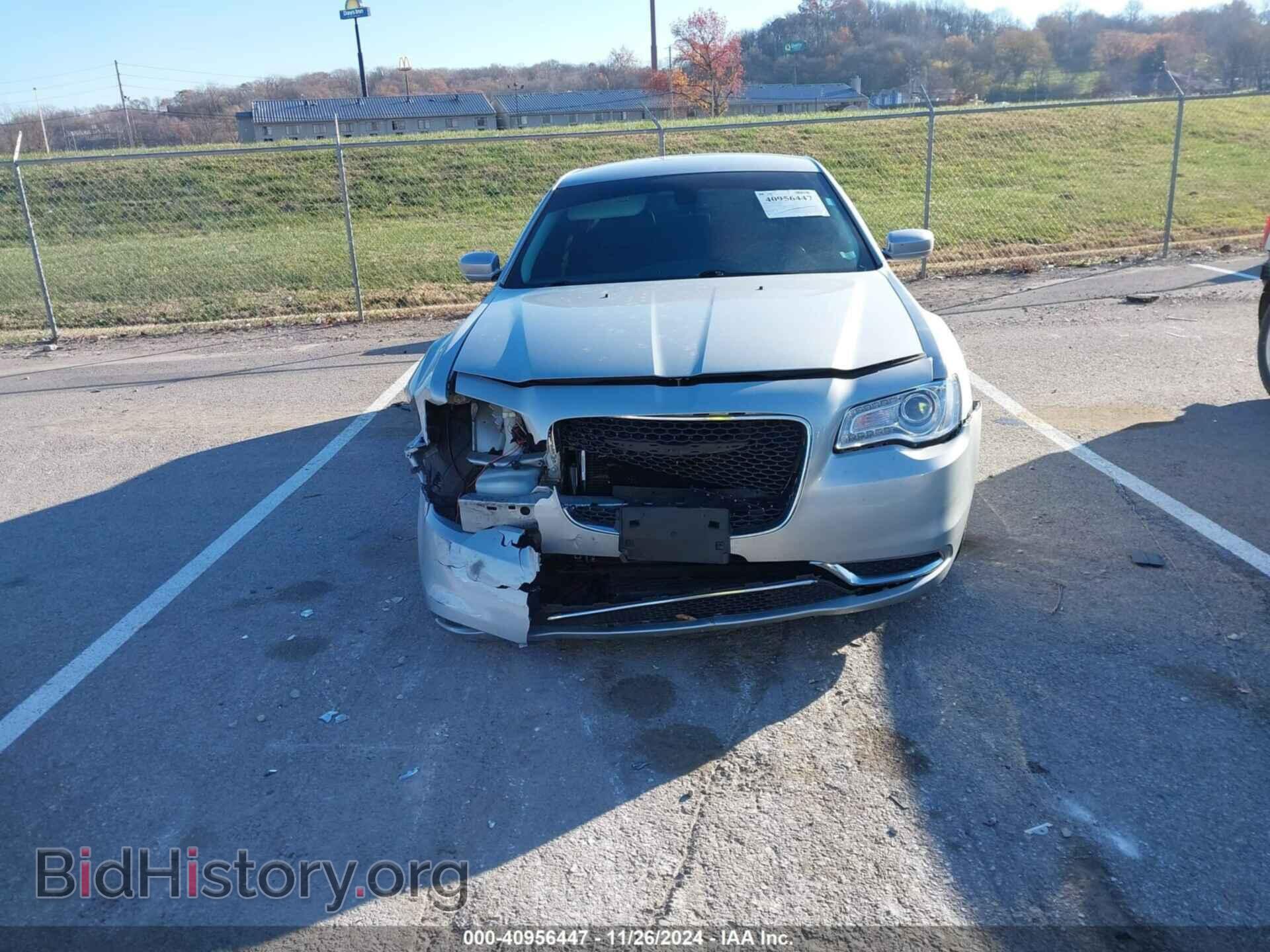 2019 CHRYSLER 300 - VIN: 2C3CCAAG4KH602201 - Фото 12