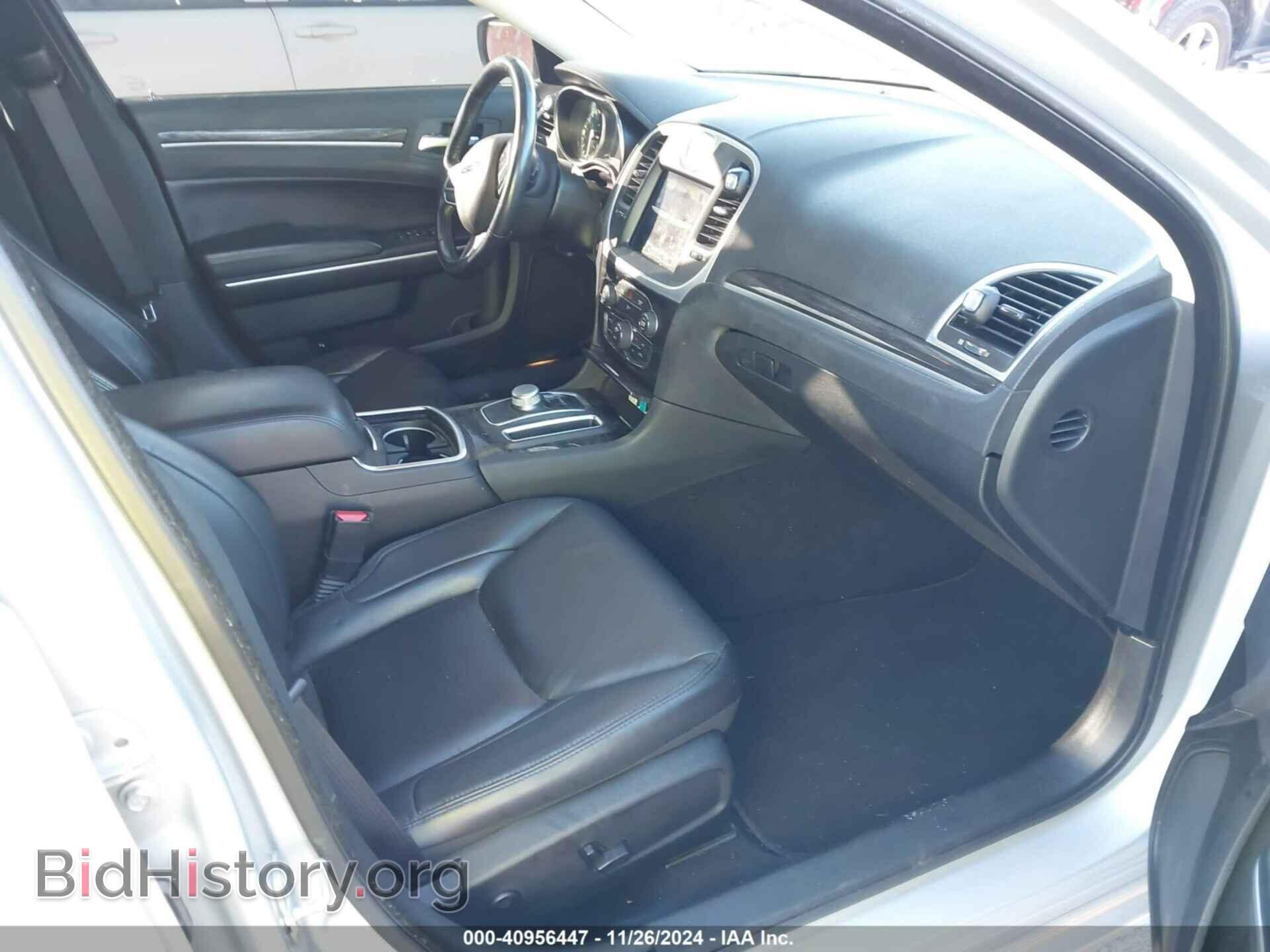 2019 CHRYSLER 300 - VIN: 2C3CCAAG4KH602201 - Фото 5