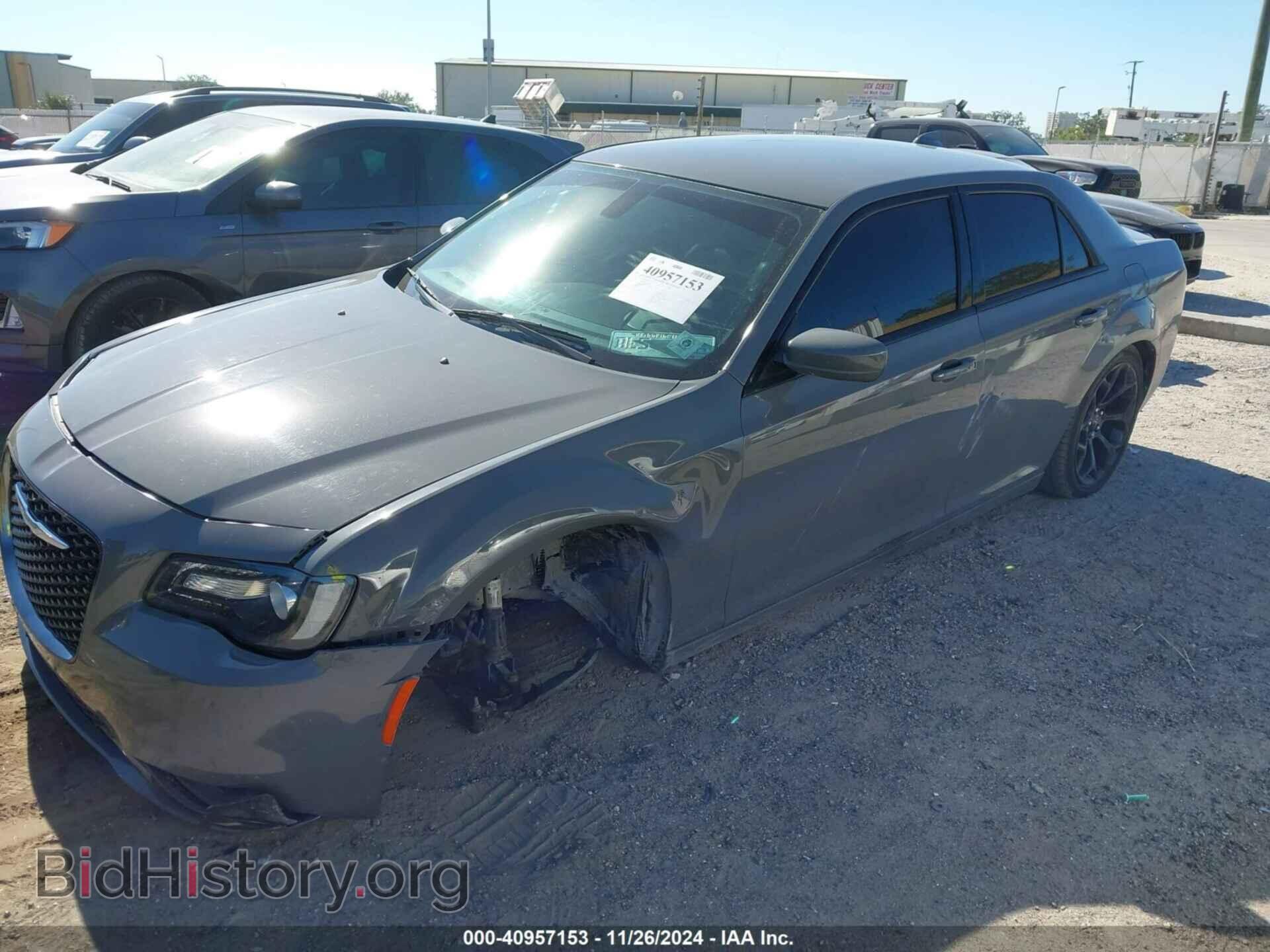 2019 CHRYSLER 300 - VIN: 2C3CCABGXKH515448 - Фото 2