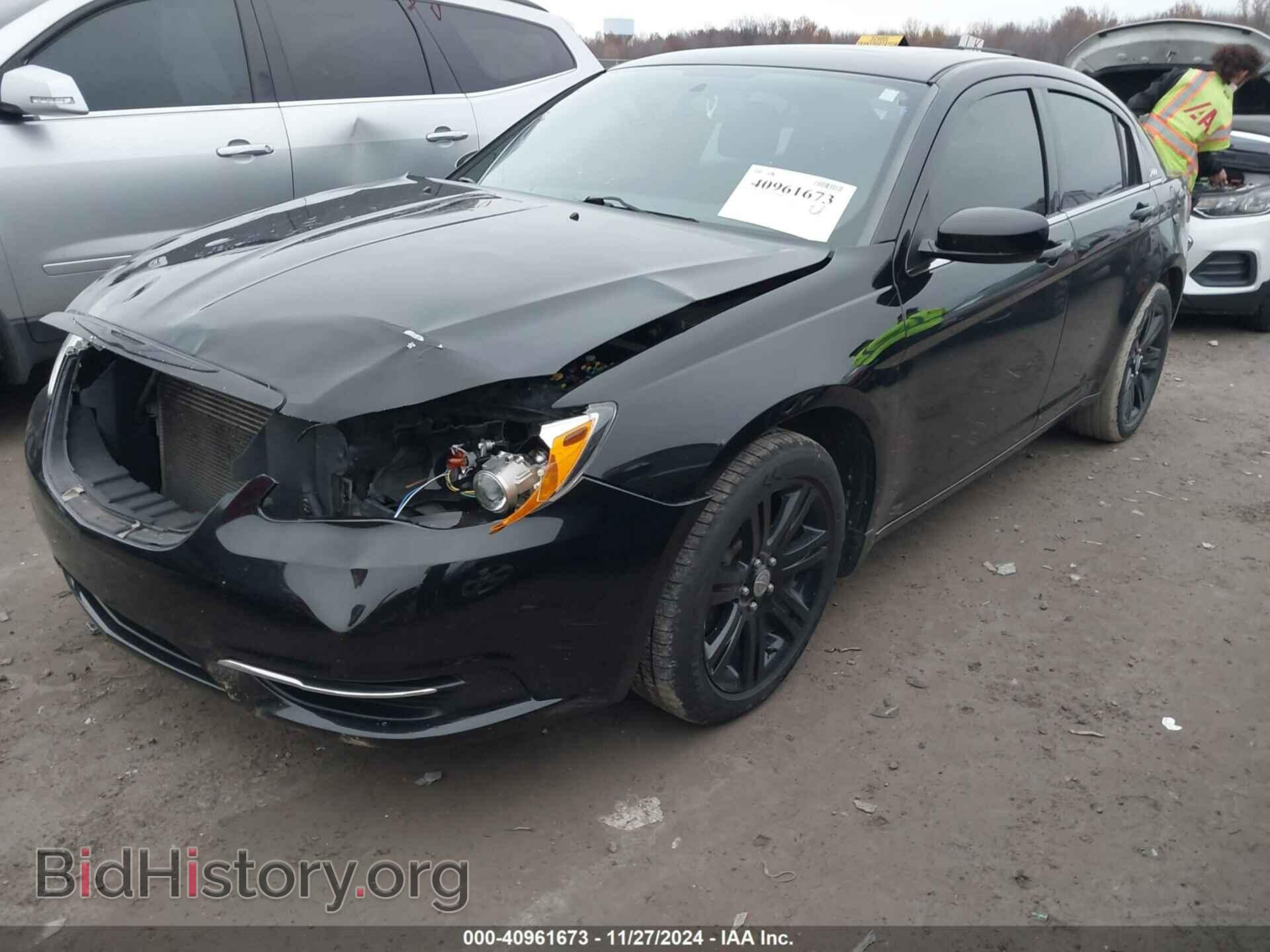2011 CHRYSLER 200 - VIN: 1C3BC1FB4BN613795 - Фото 2
