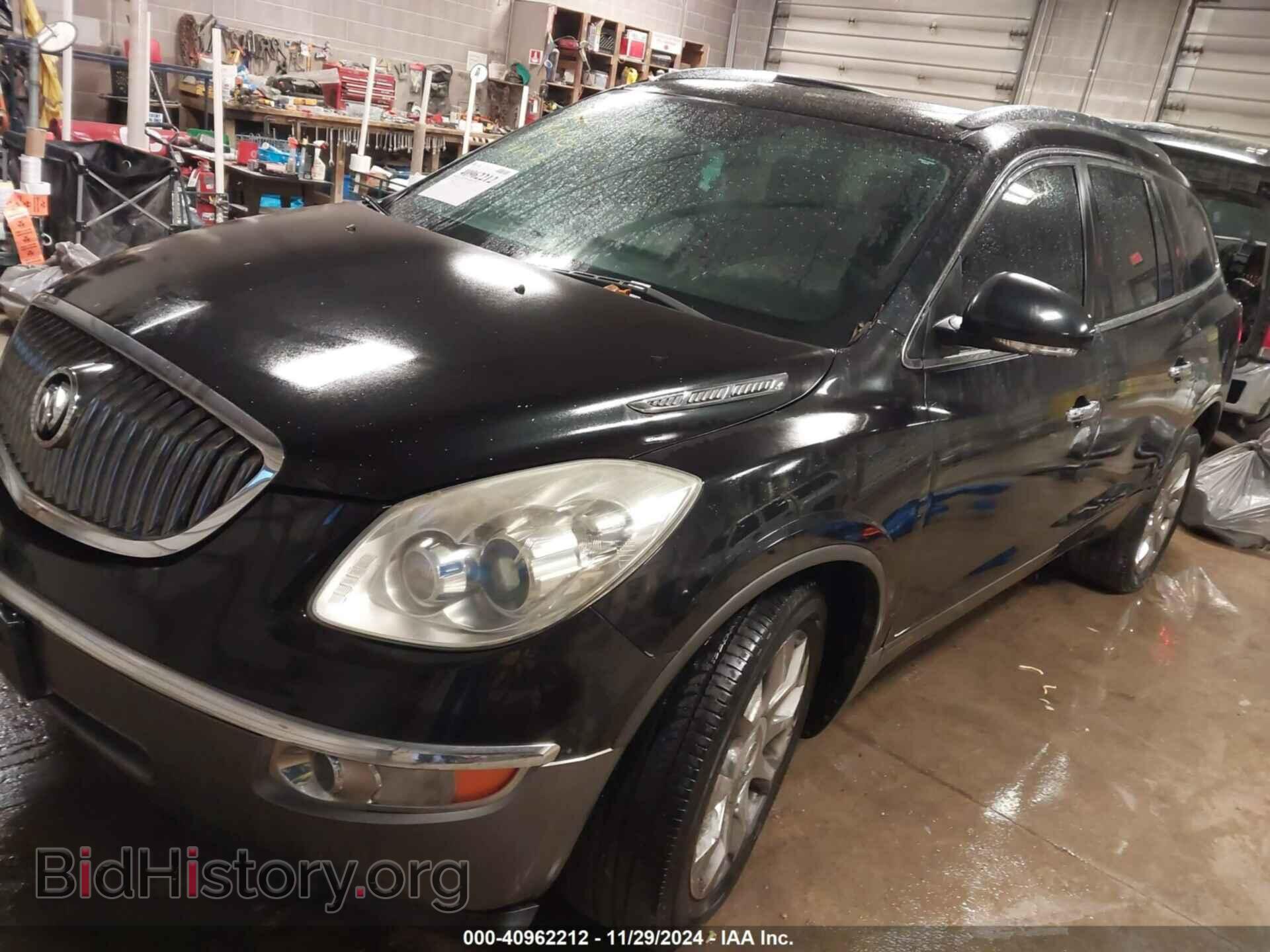 2011 BUICK ENCLAVE - VIN: 5GAKVCED8BJ404377 - Фото 2