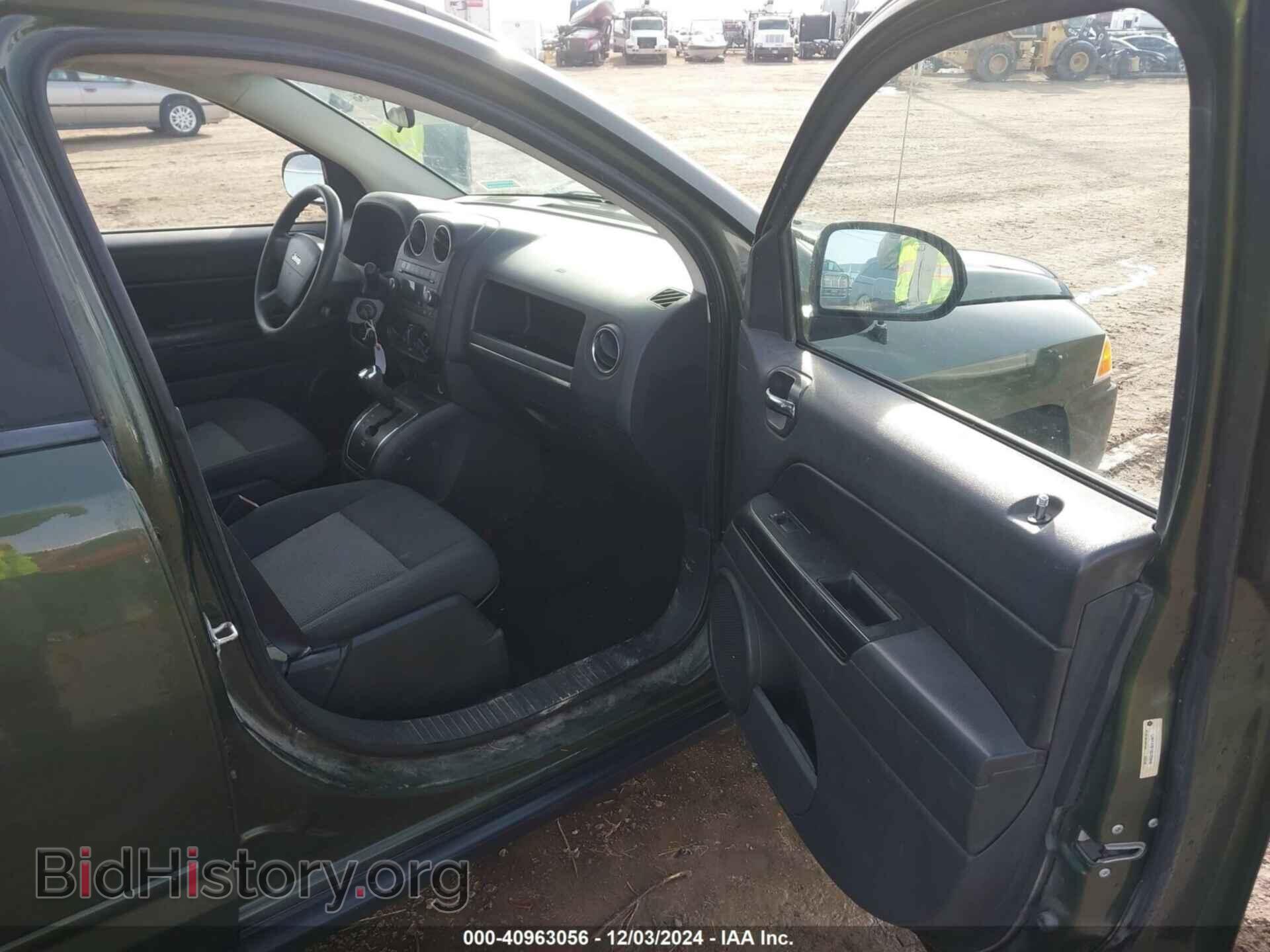 2009 JEEP COMPASS - VIN: 1J4FF47B19D205849 - Фото 5