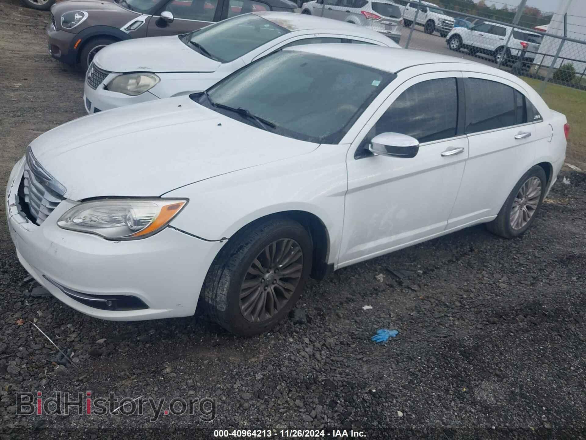 2011 CHRYSLER 200 - VIN: 1C3BC2FB3BN613115 - Фото 2