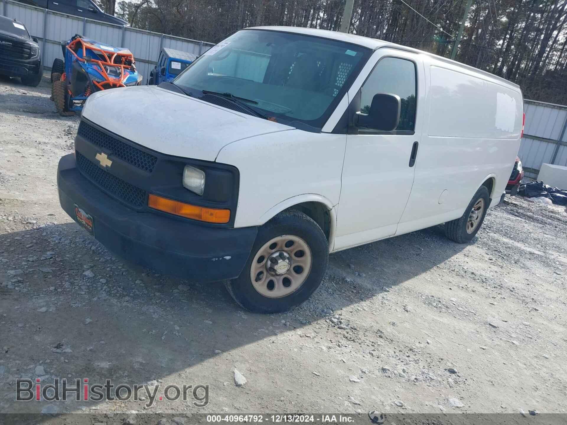 2011 CHEVROLET EXPRESS 1500 - VIN: 1GCSGAF47B1111064 - Фото 2