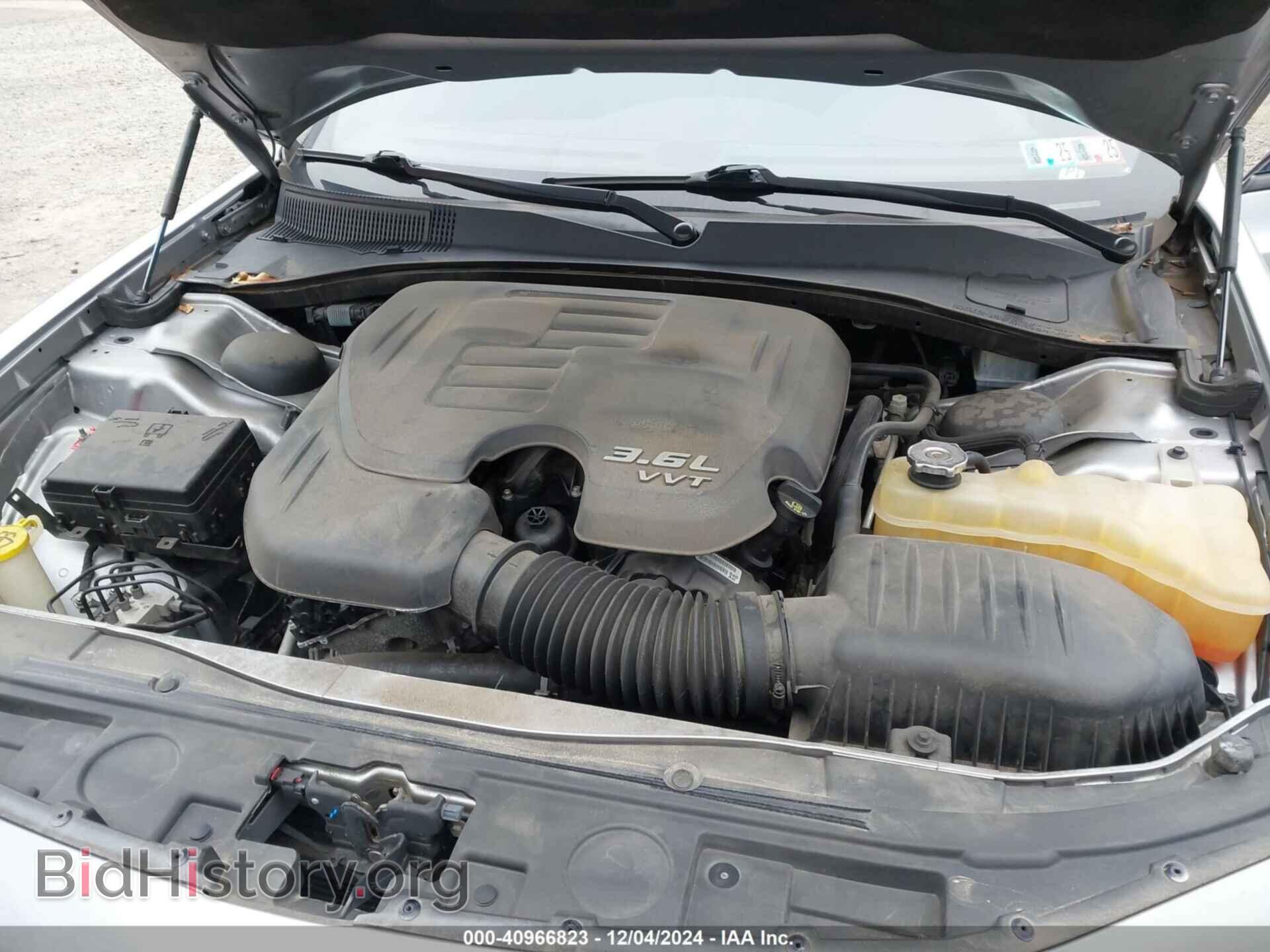 2018 CHRYSLER 300 - VIN: 2C3CCAGG3JH267406 - Фото 10