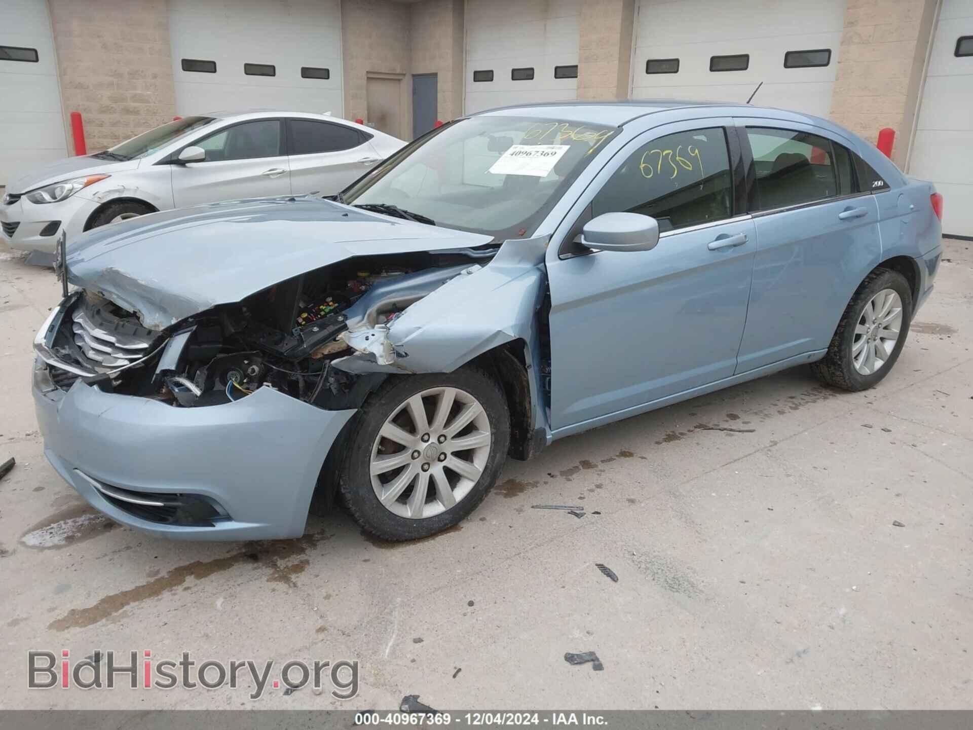 2012 CHRYSLER 200 - VIN: 1C3CCBBBXCN180582 - Фото 2