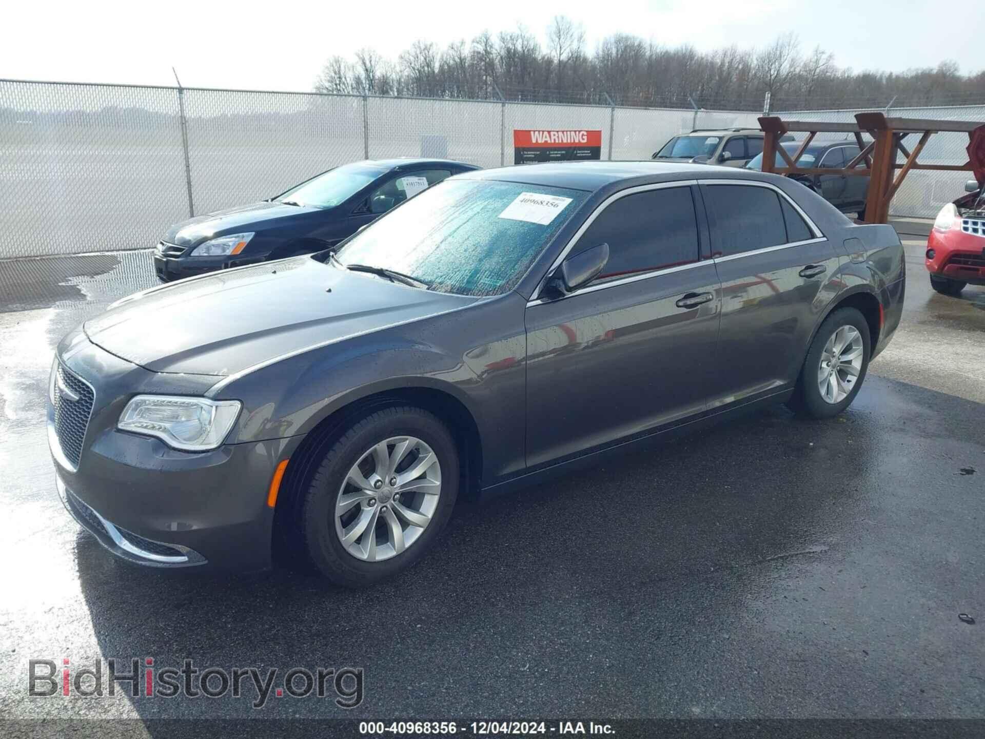2018 CHRYSLER 300 - VIN: 2C3CCAAG6JH320270 - Фото 2