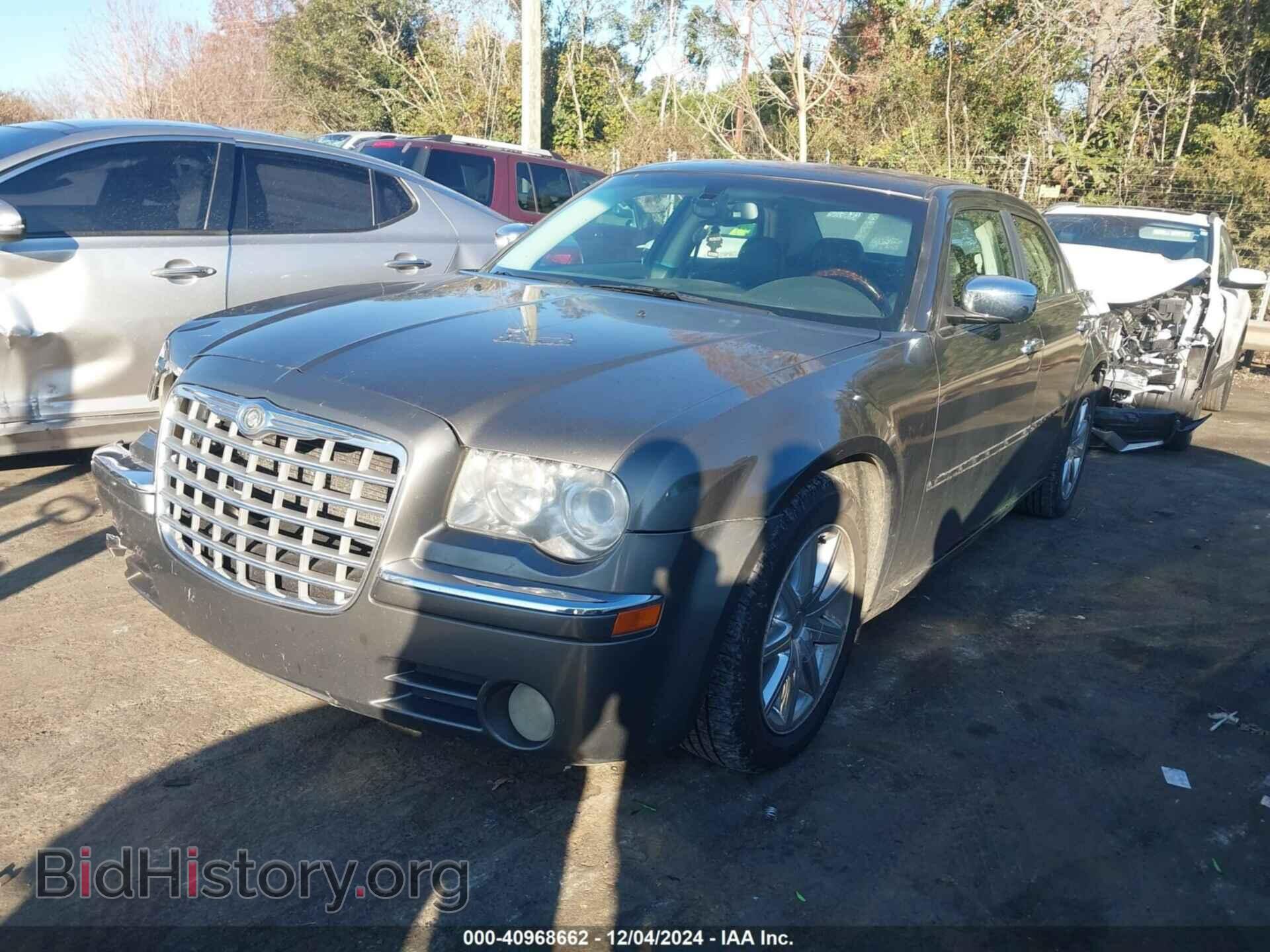 2010 CHRYSLER 300C - VIN: 2C3CA6CT4AH114183 - Фото 2