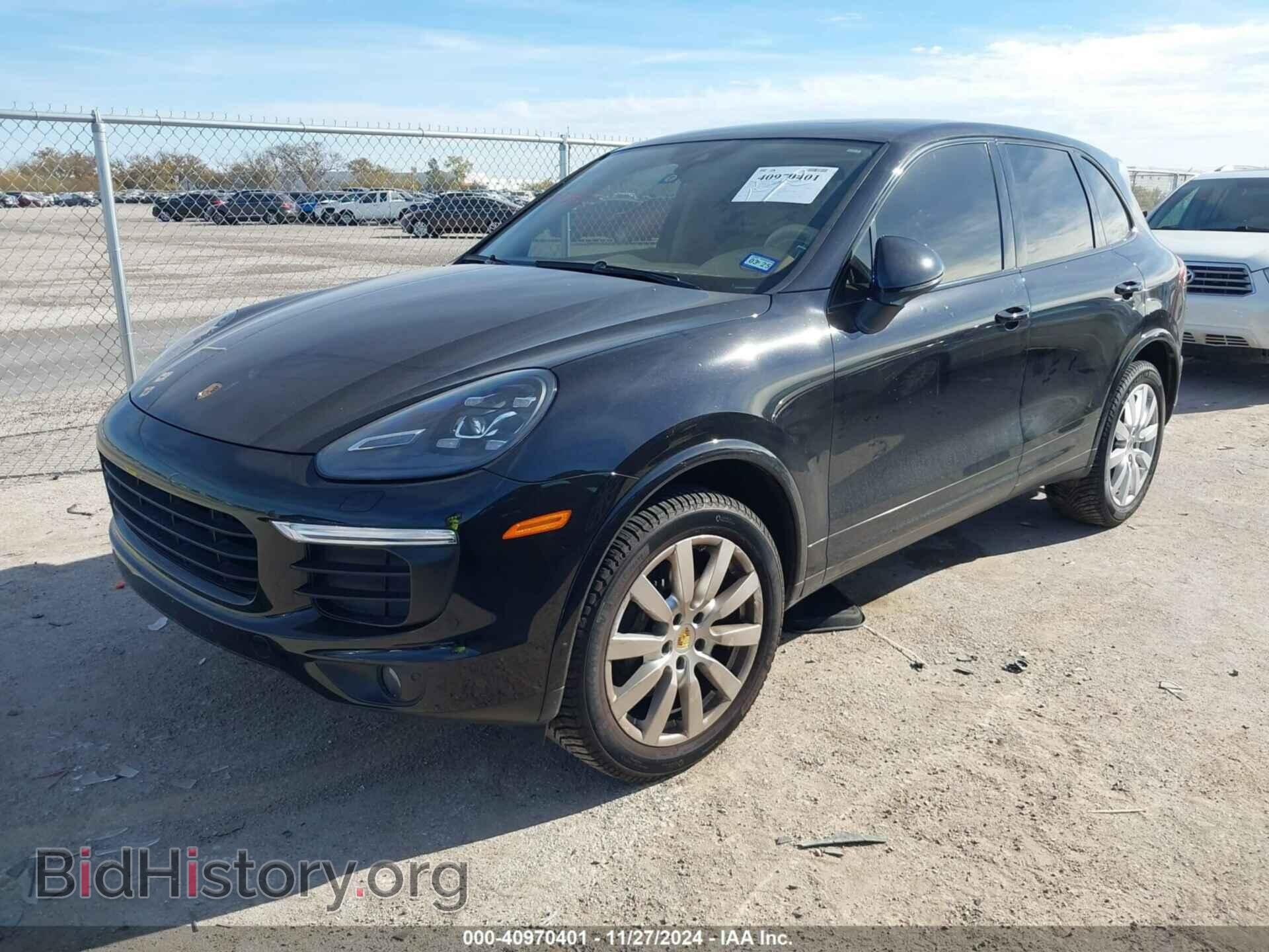 2017 PORSCHE CAYENNE - VIN: WP1AA2A23HKA82561 - Фото 2