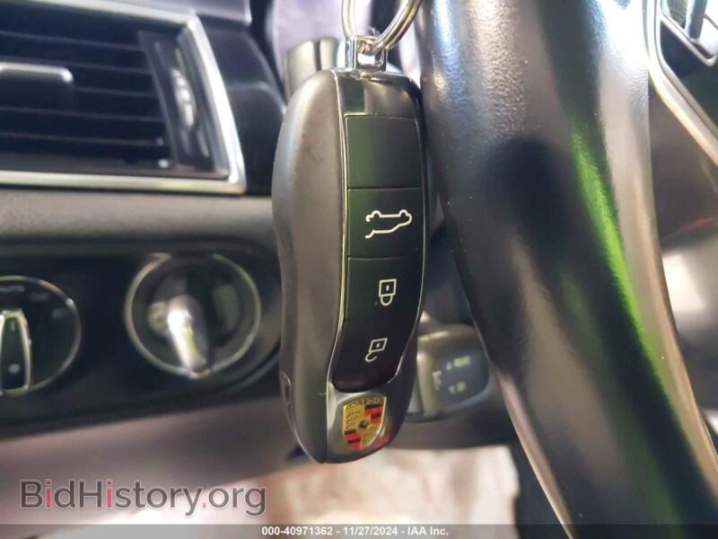 2017 Porsche MACAN (VIN WP1AB2A59HLB17069) — photo 11 of 16