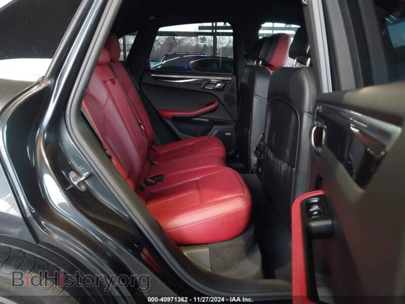 2017 Porsche MACAN (VIN WP1AB2A59HLB17069) — photo 8 of 16