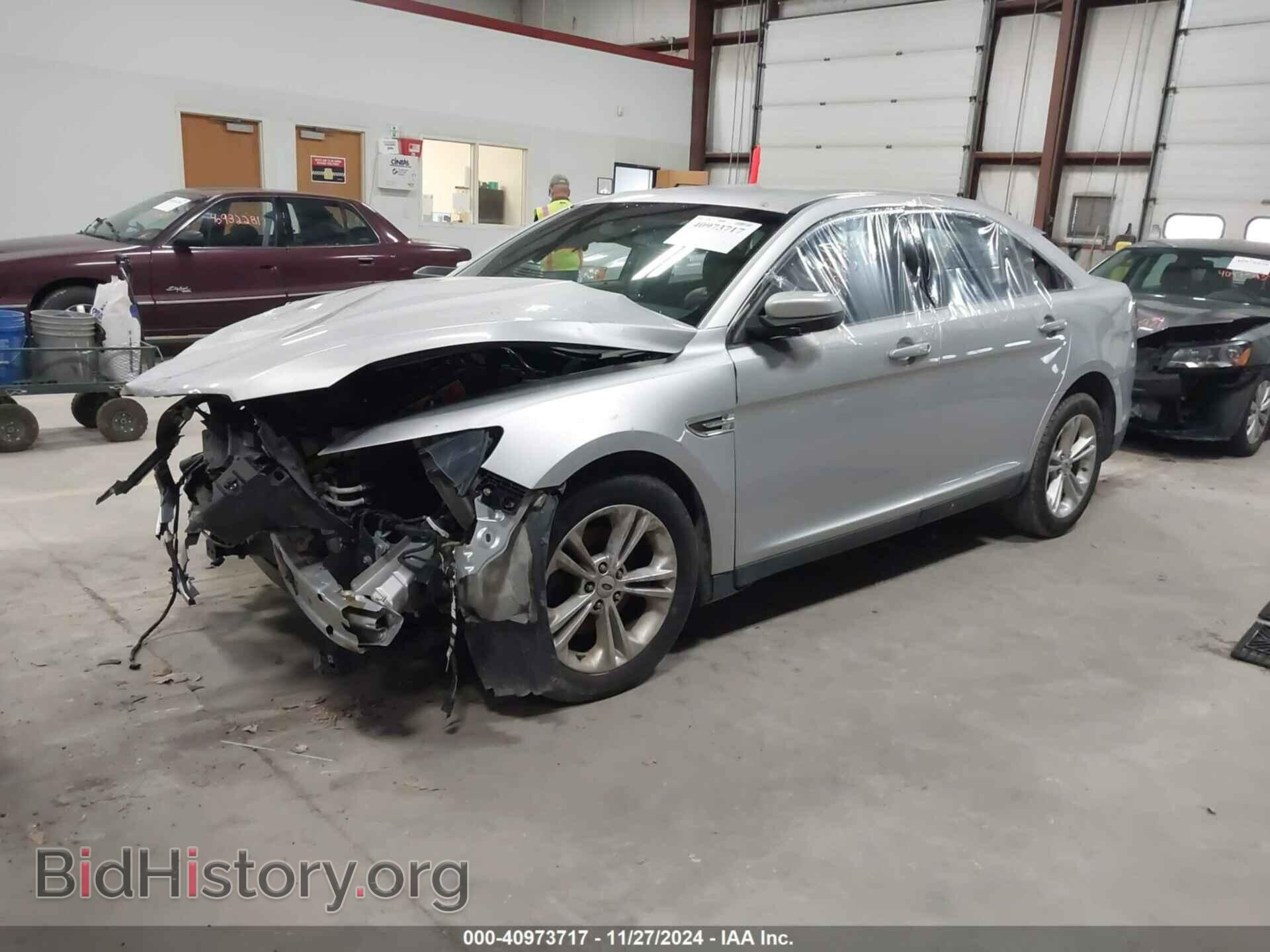 2018 FORD TAURUS - VIN: 1FAHP2E81JG135592 - Фото 2