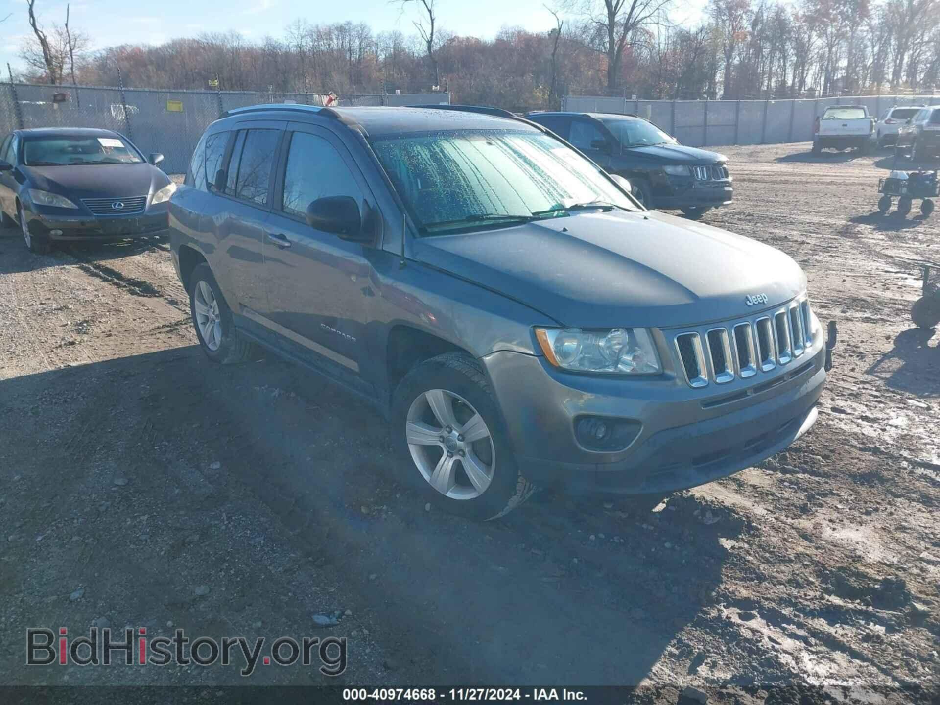 Photo 1J4NF1FB4BD201764 - JEEP COMPASS 2011