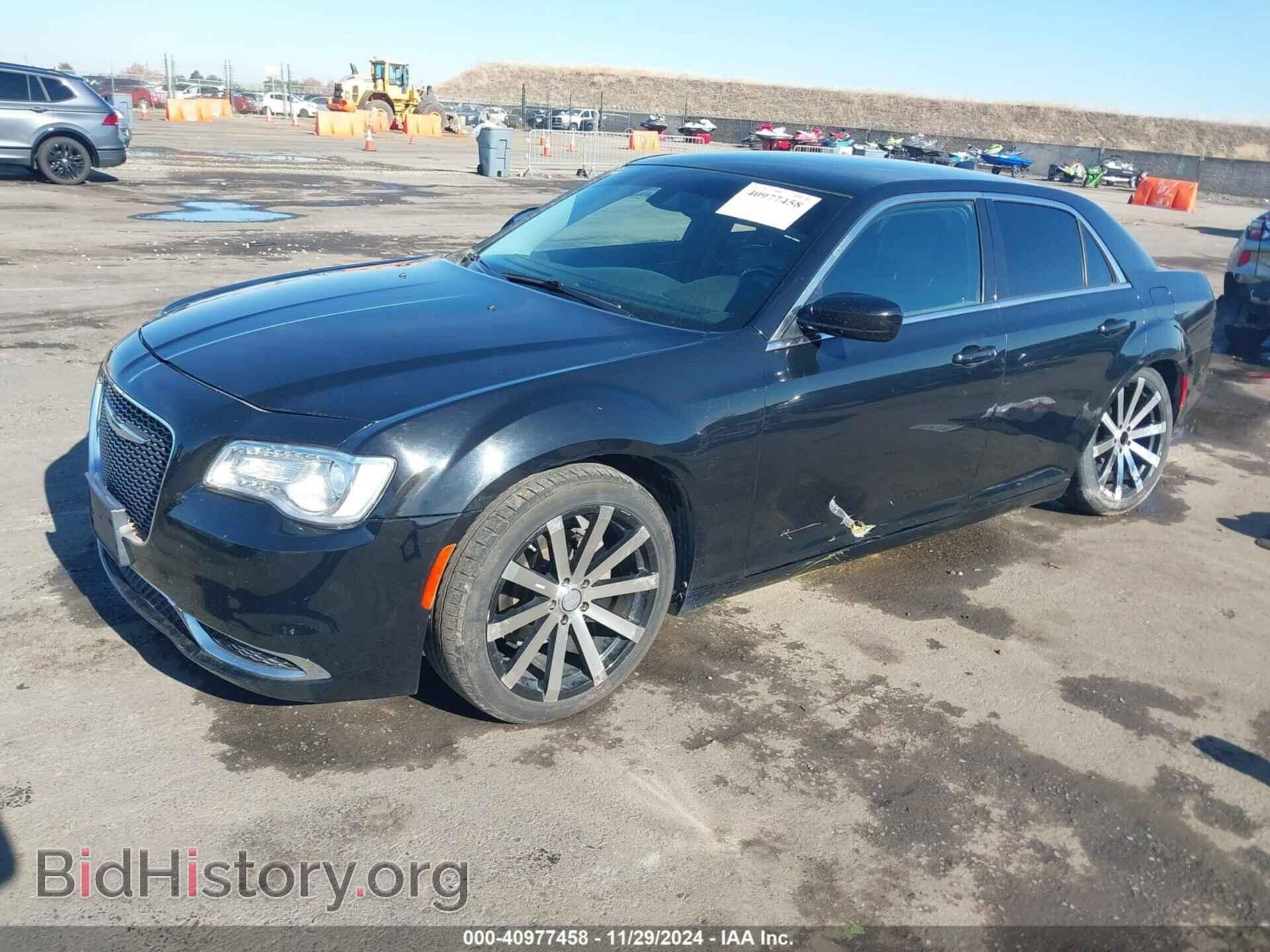 2015 CHRYSLER 300 - VIN: 2C3CCAAG4FH818149 - Фото 2