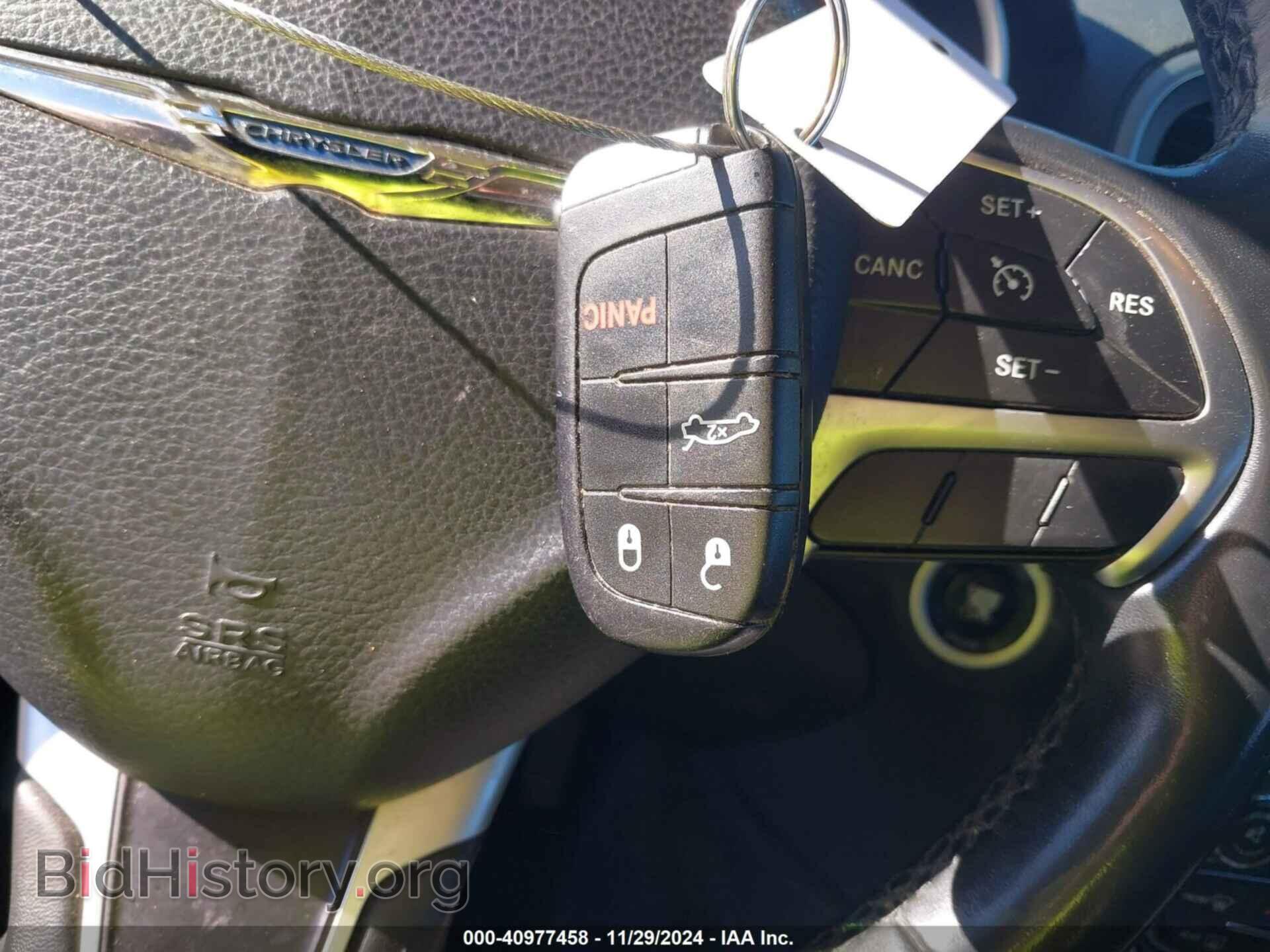 2015 CHRYSLER 300 - VIN: 2C3CCAAG4FH818149 - Фото 11