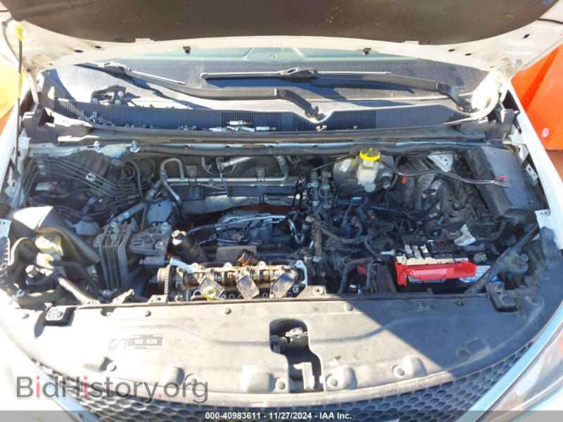 2020 Chrysler PACIFICA (VIN 2C4RC1FGXLR176122) — photo 10 of 16