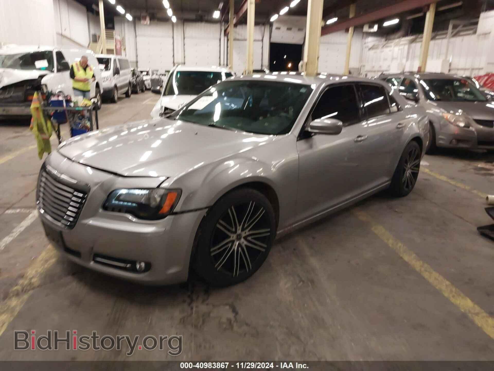 2014 CHRYSLER 300 - VIN: 2C3CCABG3EH372685 - Фото 2