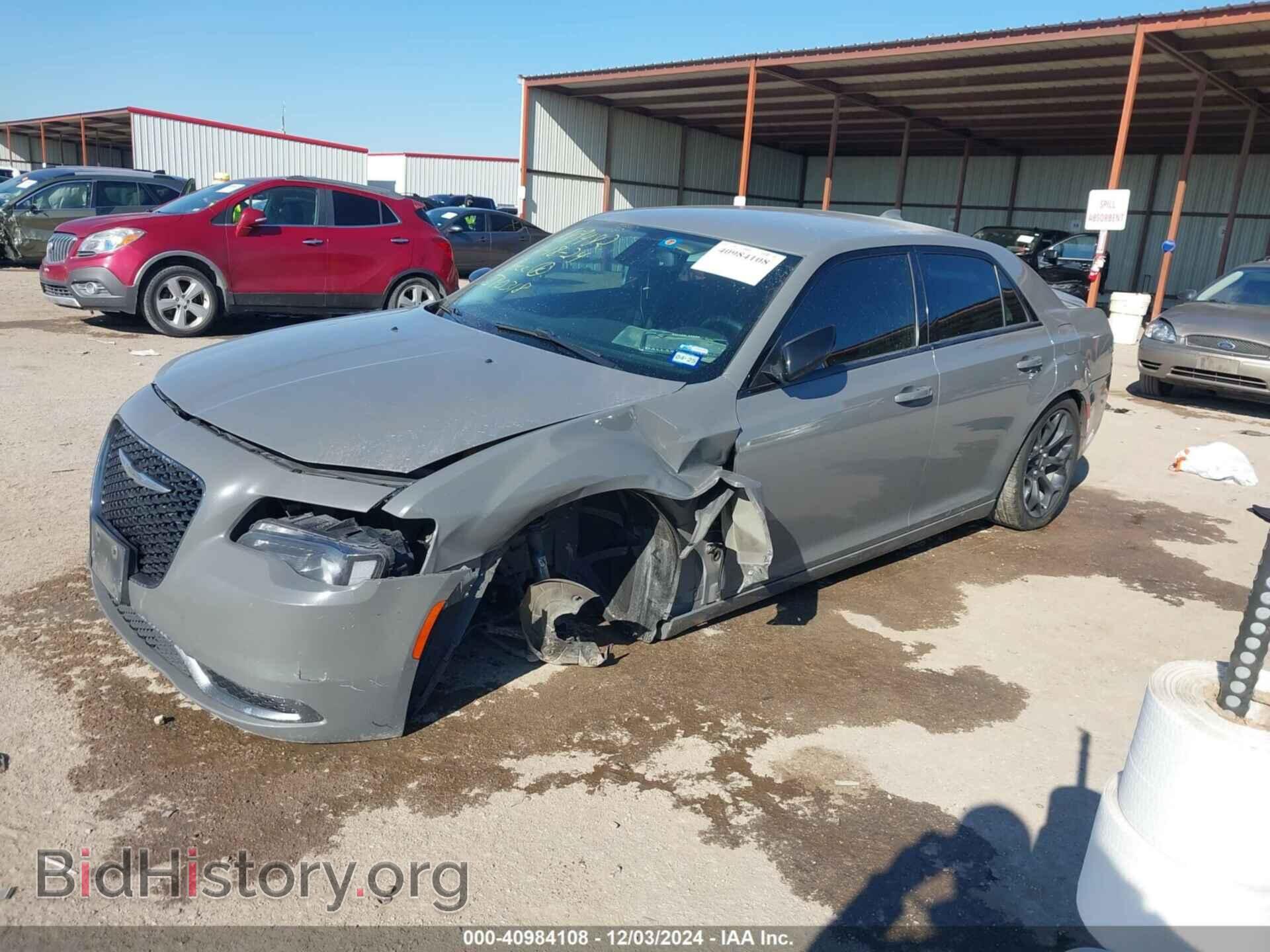 2019 CHRYSLER 300 - VIN: 2C3CCAAG5KH614230 - Фото 2