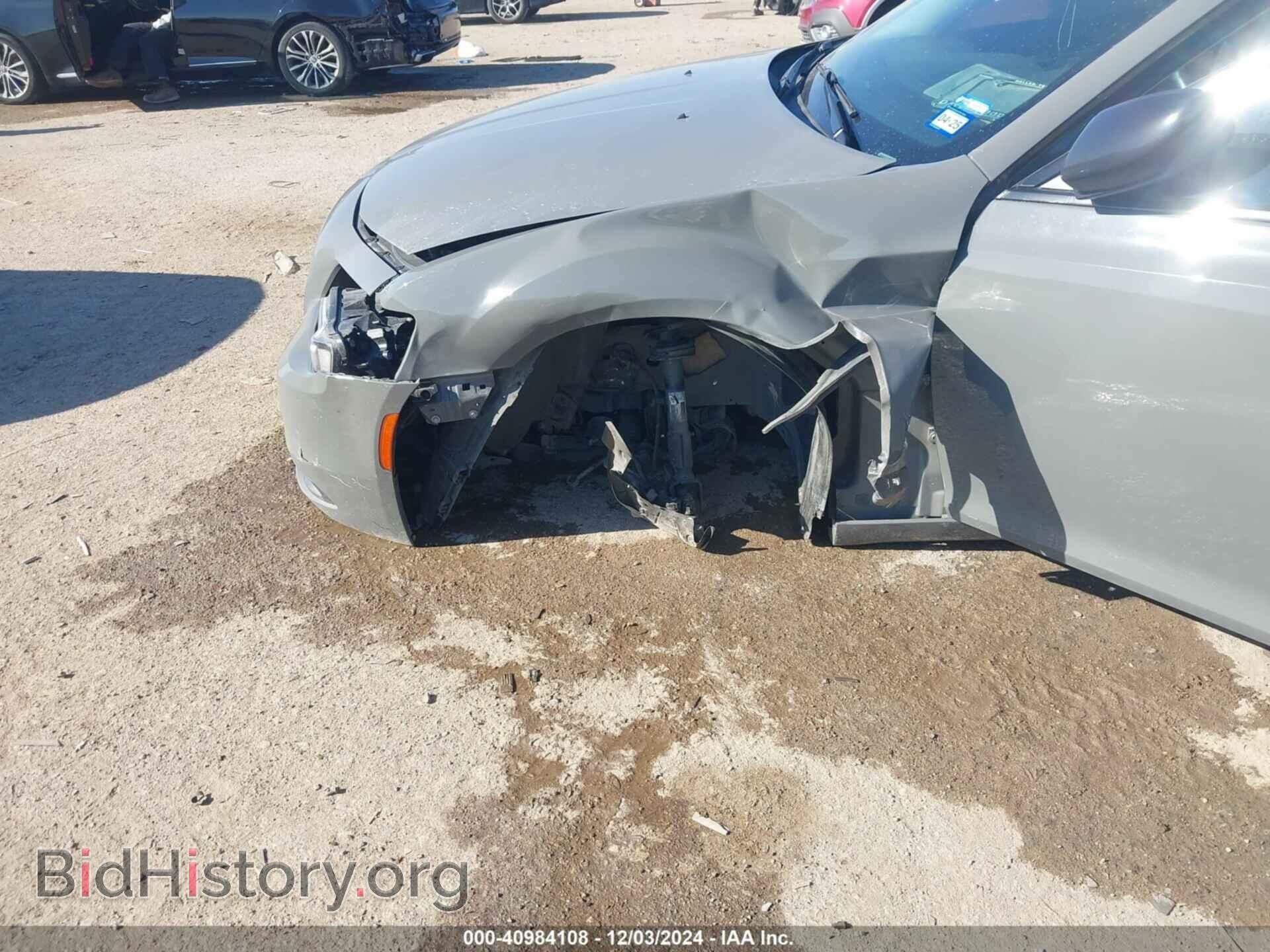 2019 CHRYSLER 300 - VIN: 2C3CCAAG5KH614230 - Фото 6