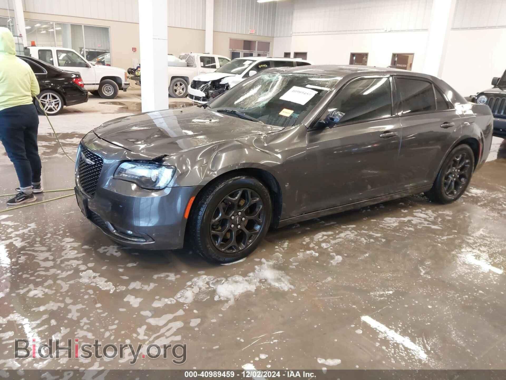 2019 CHRYSLER 300 - VIN: 2C3CCAGG0KH634442 - Фото 2