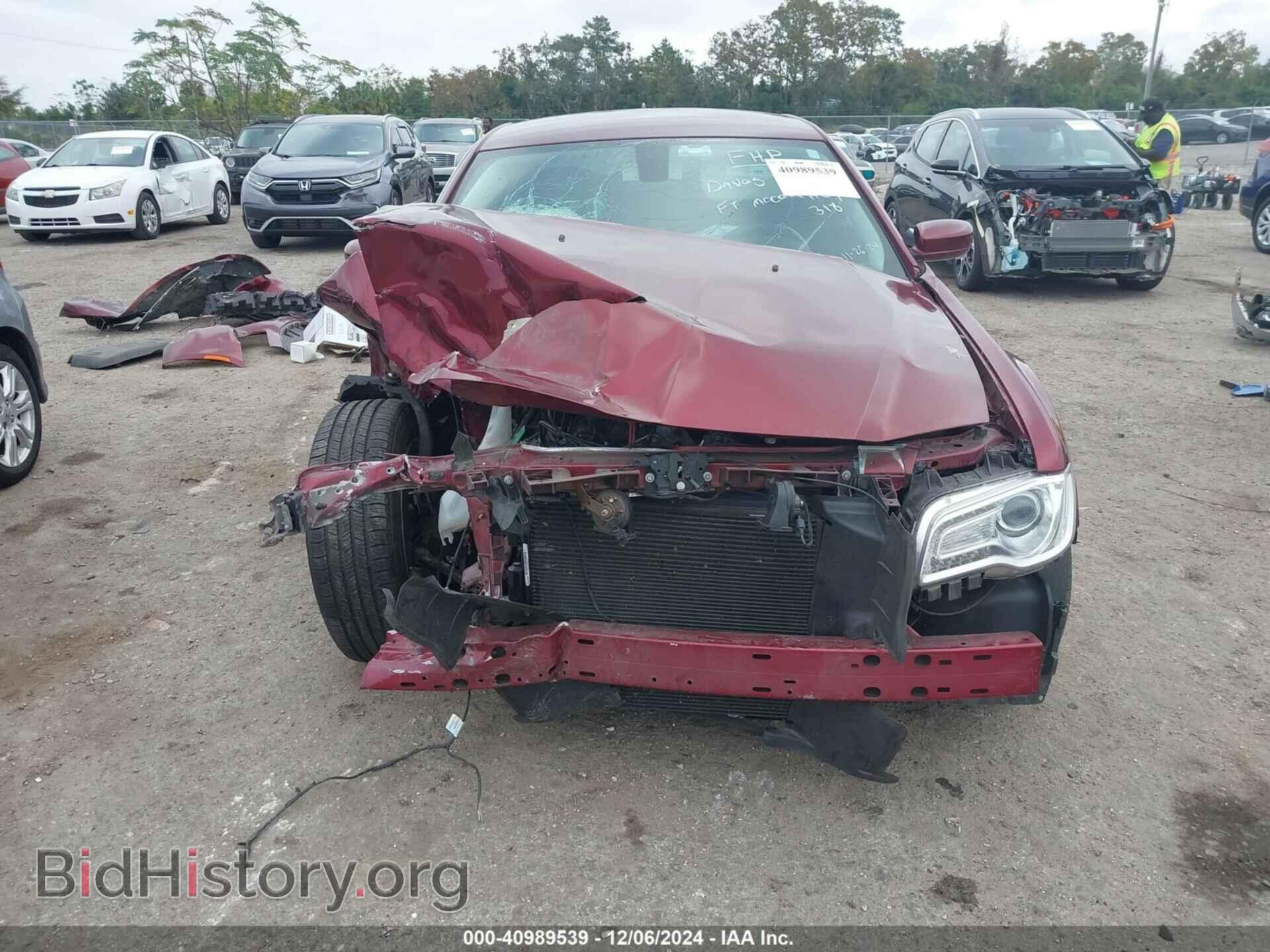 2019 CHRYSLER 300 - VIN: 2C3CCAAG8KH628896 - Фото 12