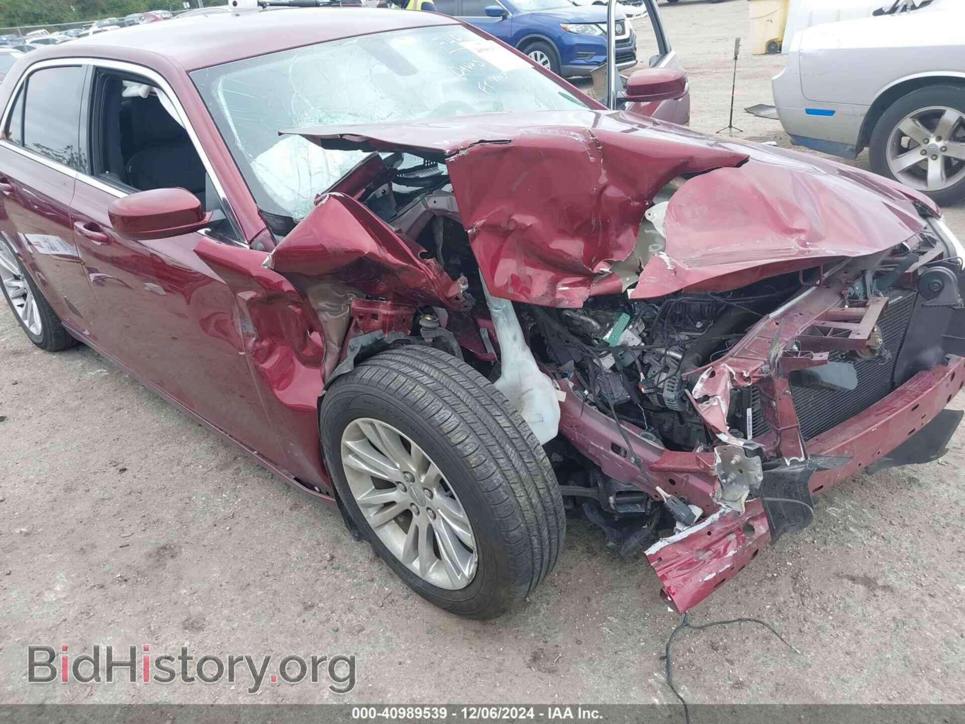 2019 CHRYSLER 300 - VIN: 2C3CCAAG8KH628896 - Фото 6