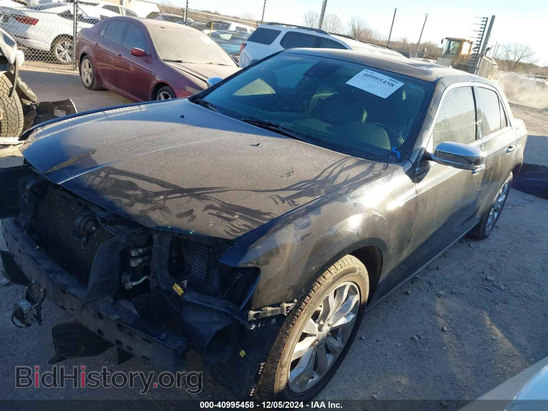 2017 CHRYSLER 300C - VIN: 2C3CCAKG6HH599762 - Фото 2