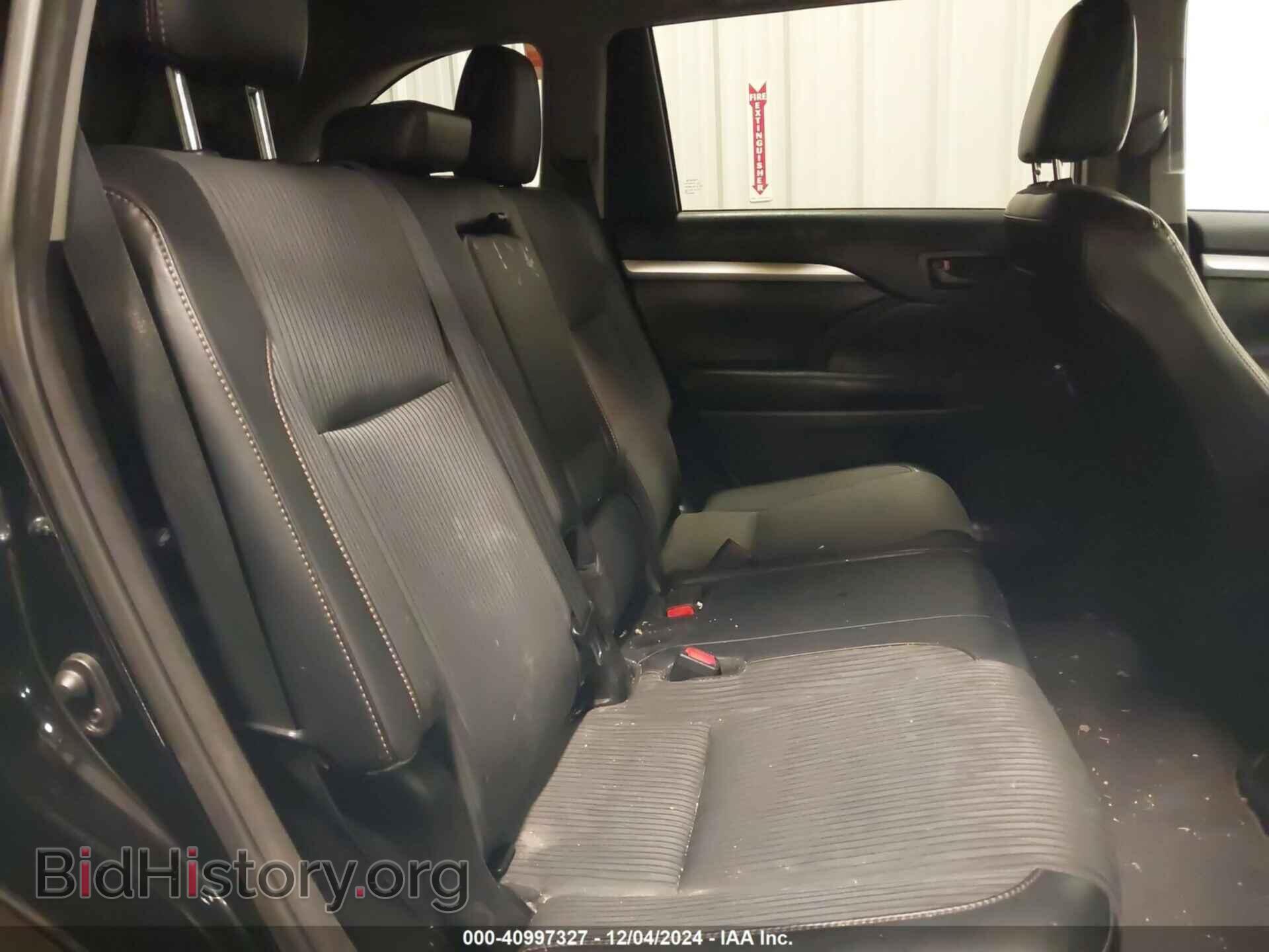 2018 TOYOTA HIGHLANDER - VIN: 5TDBZRFH4JS497147 - Фото 8