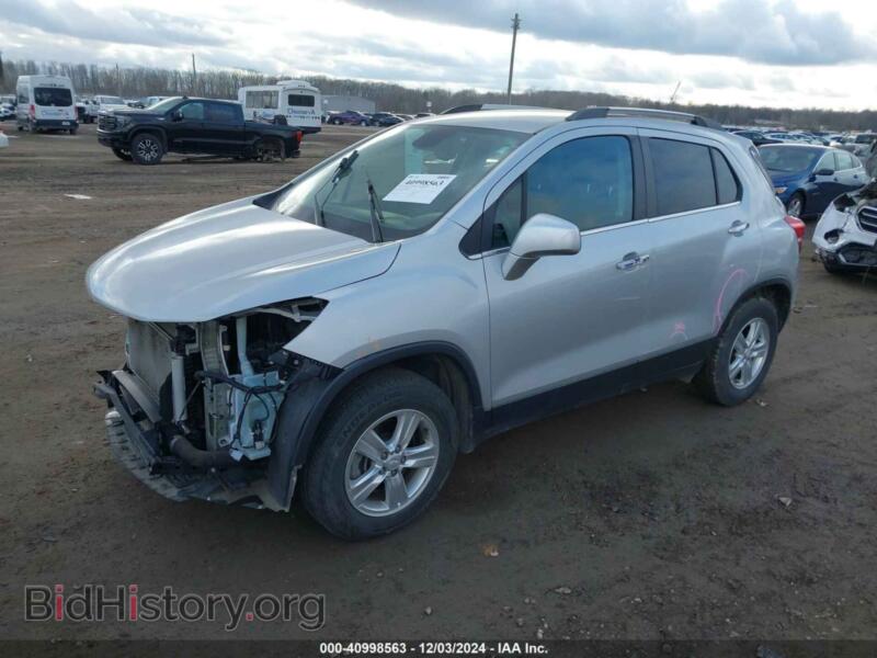 2019 Chevrolet TRAX (VIN 3GNCJPSB3KL287459) — photo 2 of 16