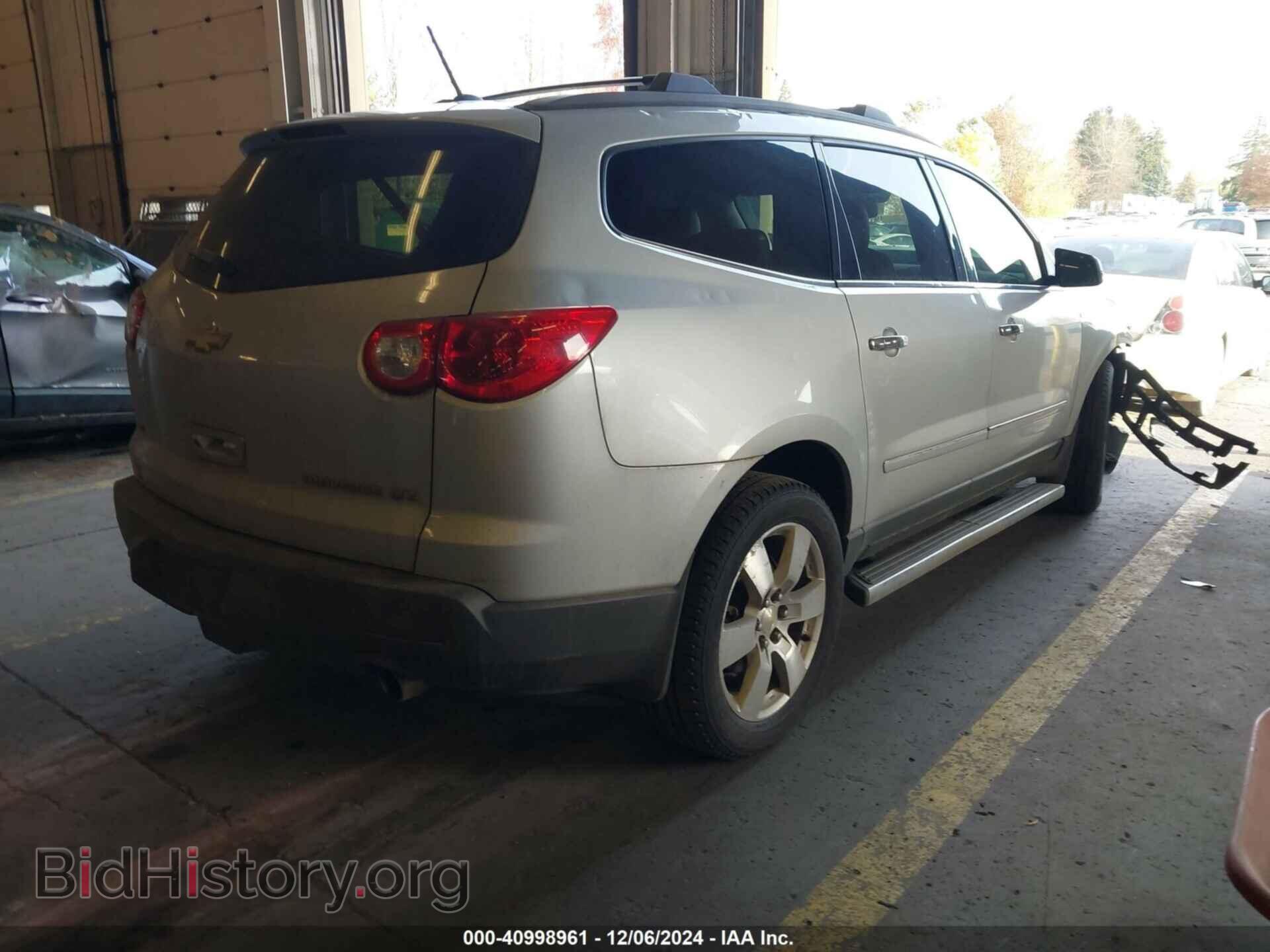 2011 CHEVROLET TRAVERSE - VIN: 1GNKVLED7BJ388467 - Фото 4
