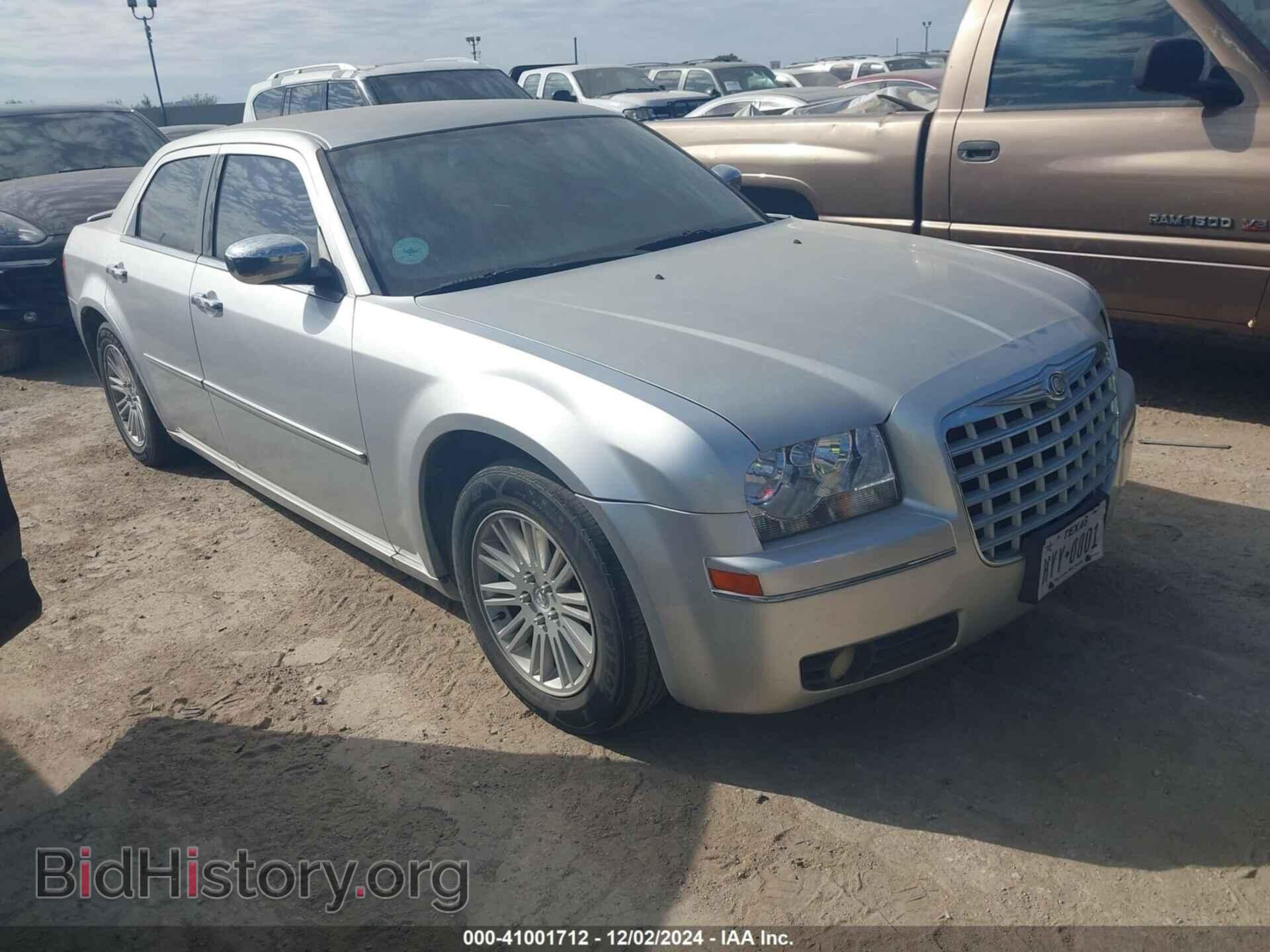 Photo 2C3CA4CD4AH209694 - CHRYSLER 300 2010