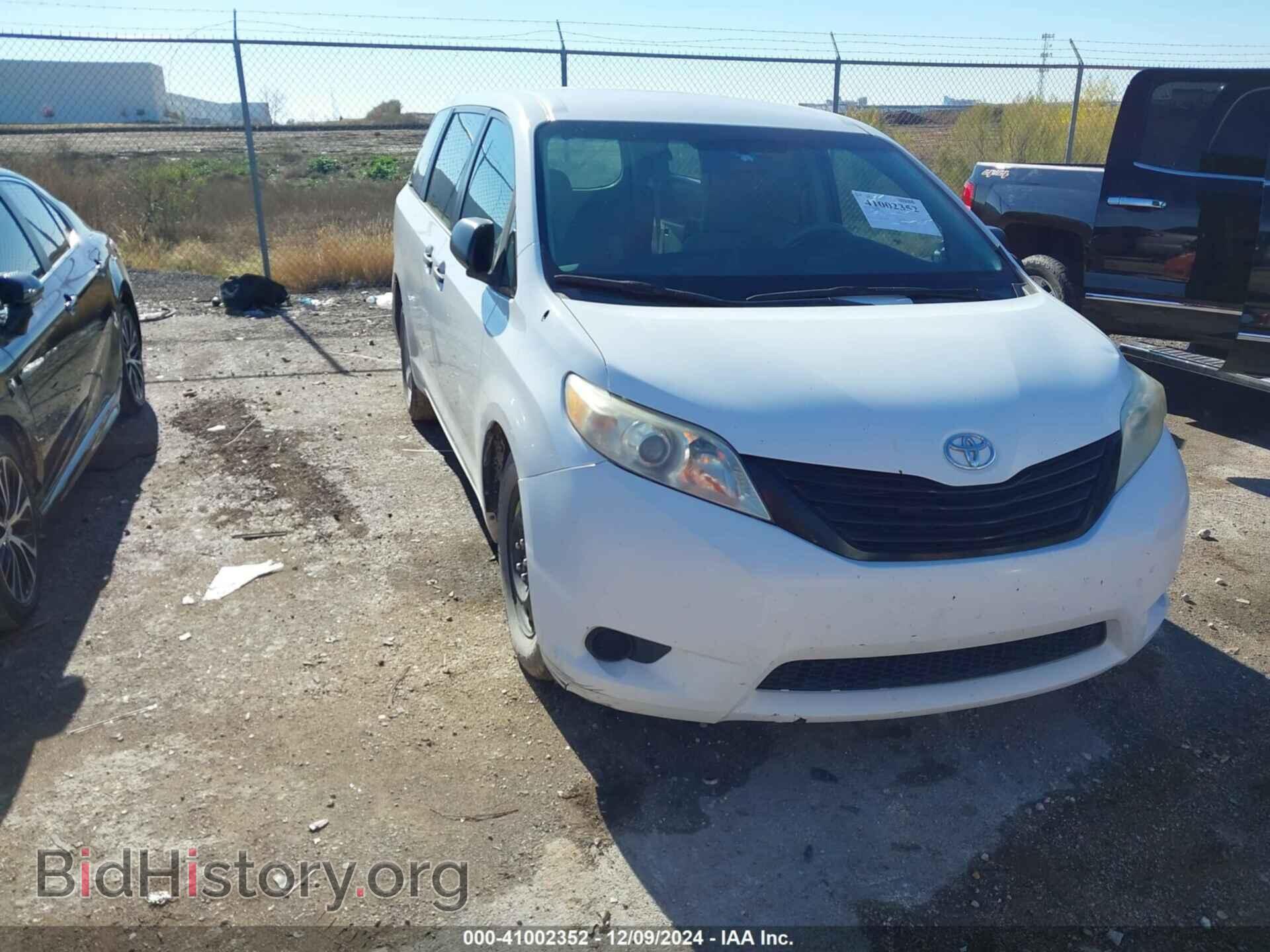 Photo 5TDKA3DC4CS012469 - TOYOTA SIENNA 2012