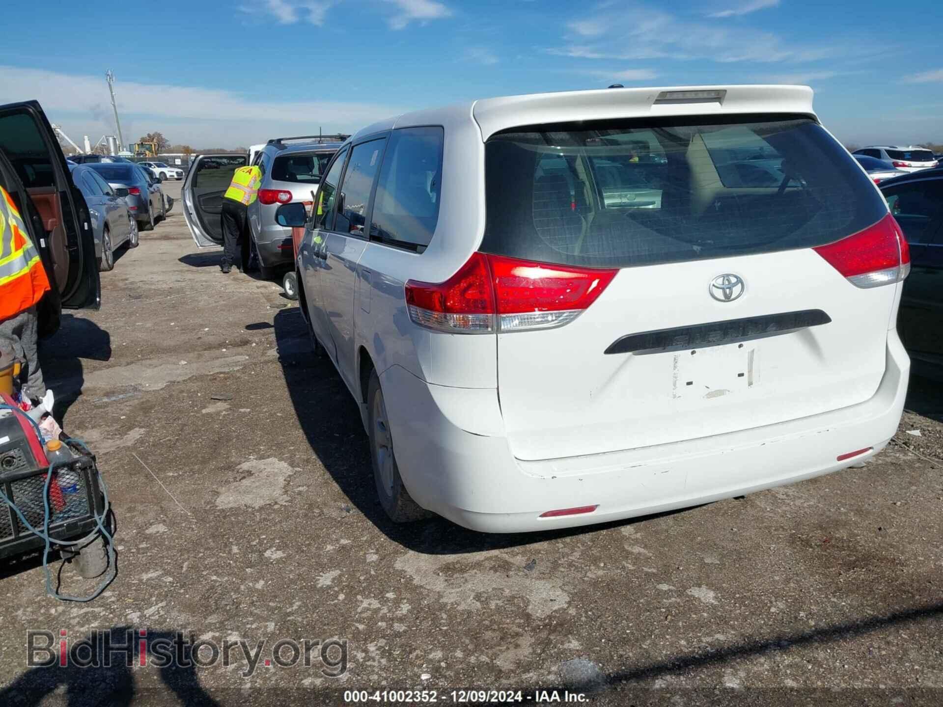 2012 TOYOTA SIENNA - VIN: 5TDKA3DC4CS012469 - Фото 3