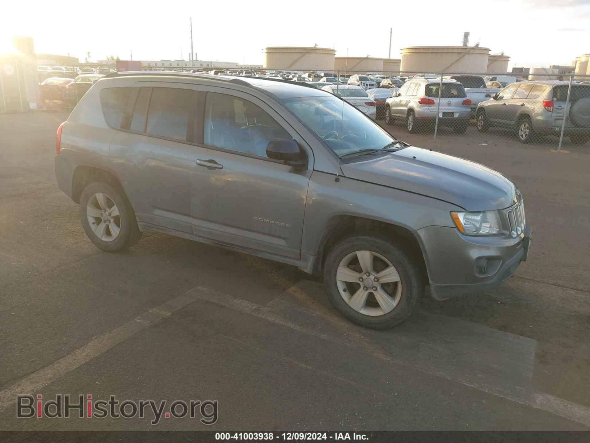 Photo 1J4NF5FB3BD280321 - JEEP COMPASS 2011