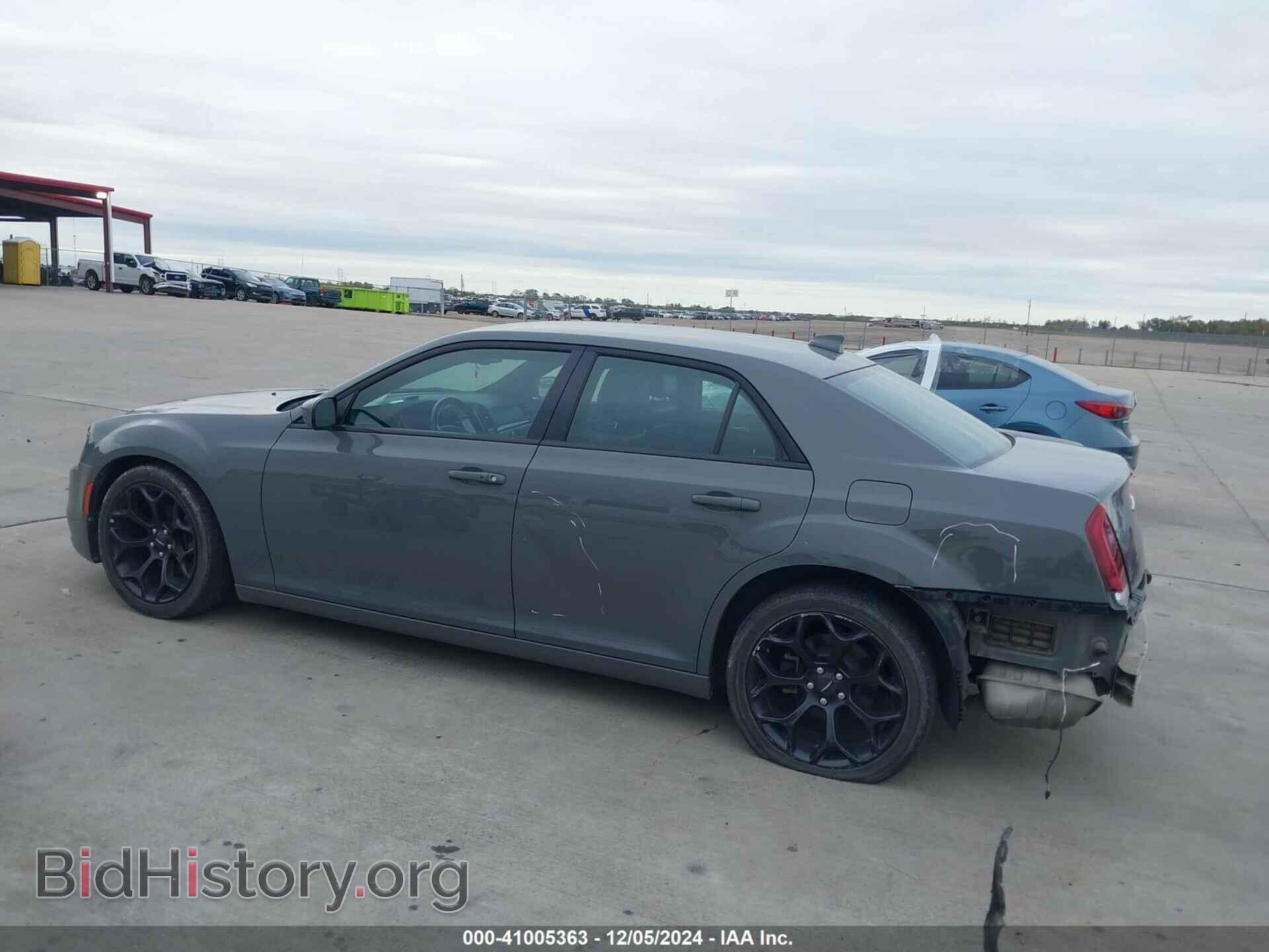 2019 CHRYSLER 300 - VIN: 2C3CCABG1KH559516 - Фото 15