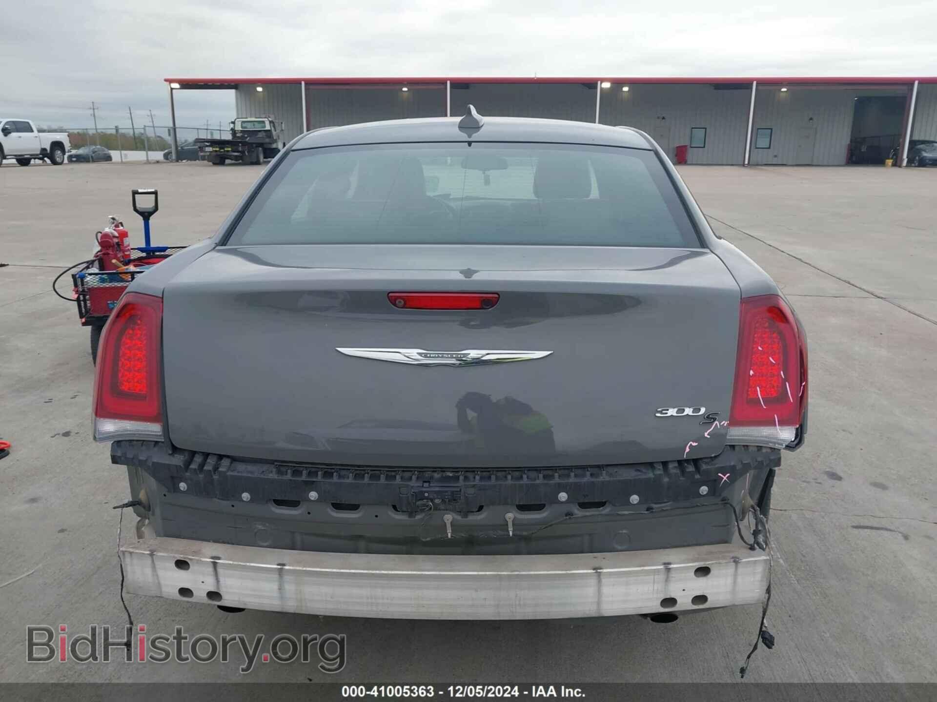 2019 CHRYSLER 300 - VIN: 2C3CCABG1KH559516 - Фото 17
