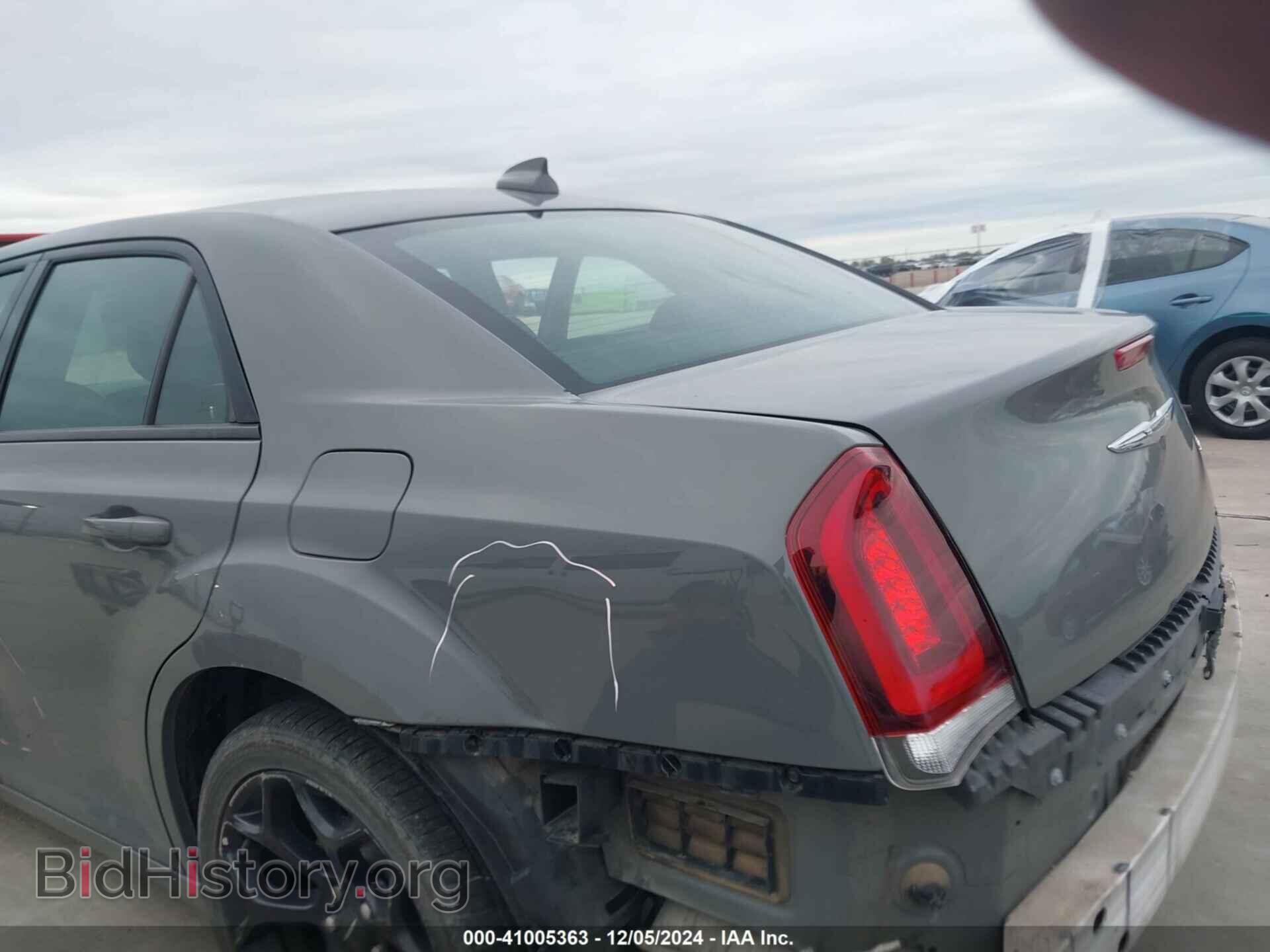 2019 CHRYSLER 300 - VIN: 2C3CCABG1KH559516 - Фото 19