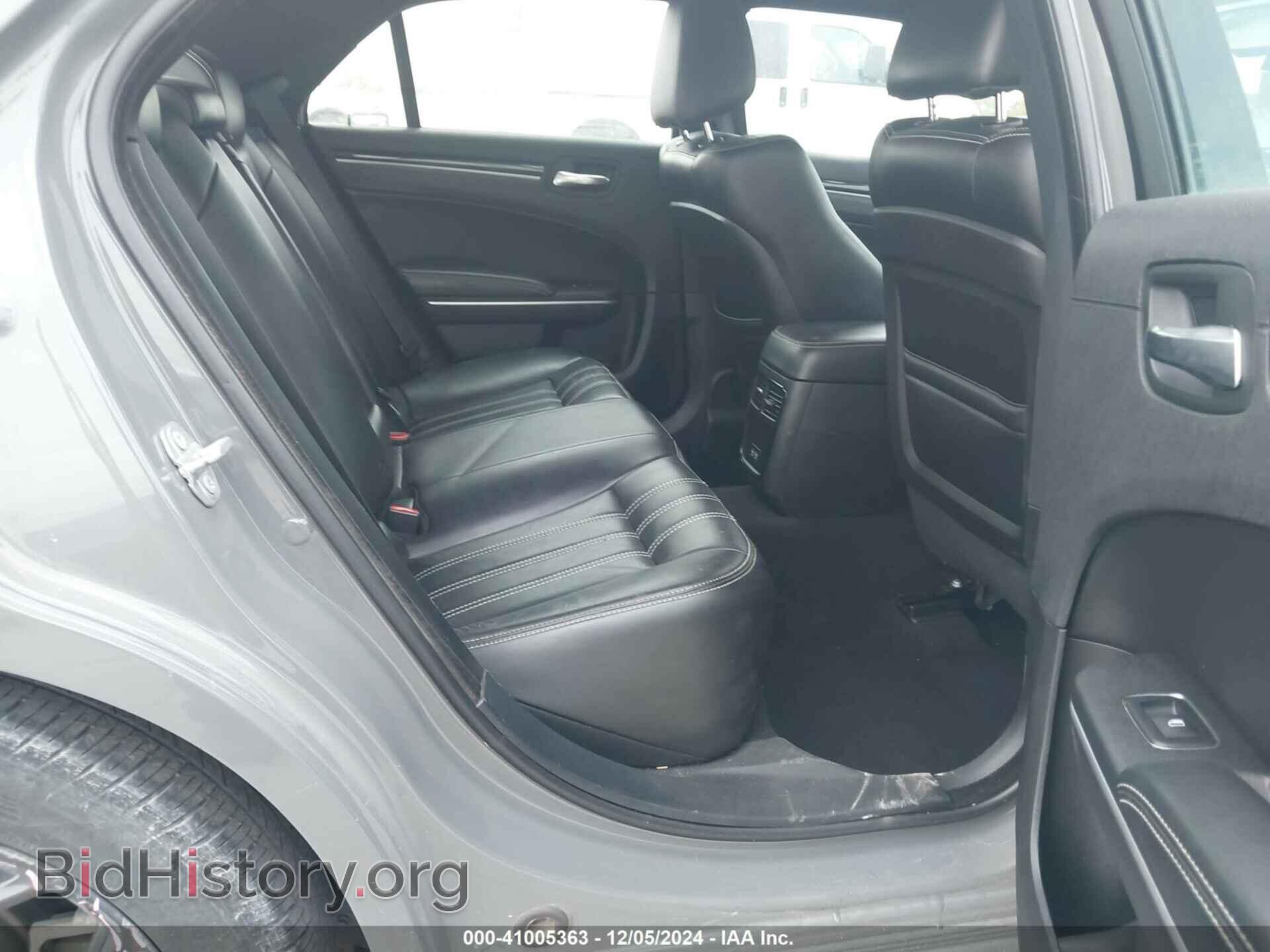 2019 CHRYSLER 300 - VIN: 2C3CCABG1KH559516 - Фото 8
