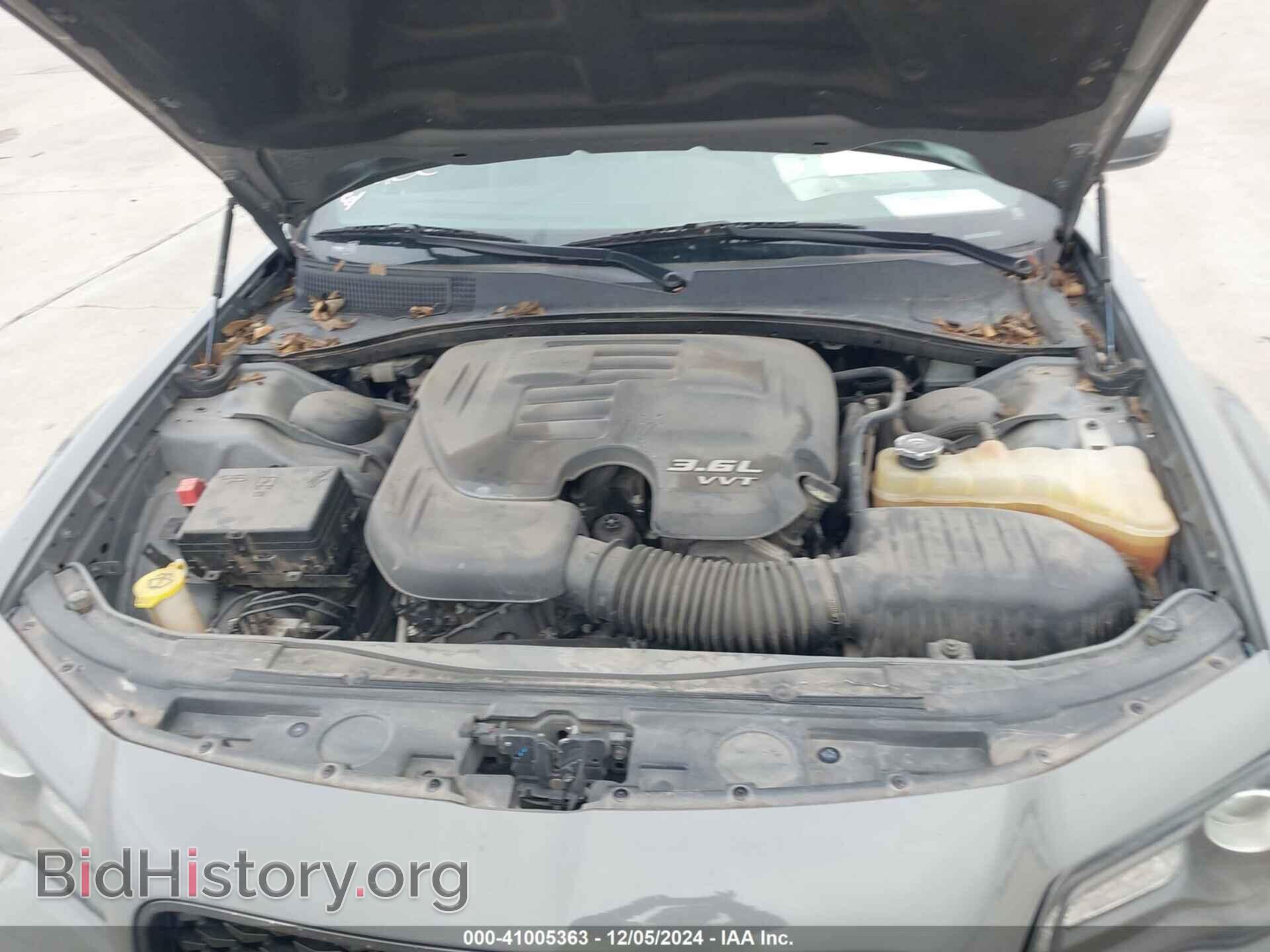 2019 CHRYSLER 300 - VIN: 2C3CCABG1KH559516 - Фото 10